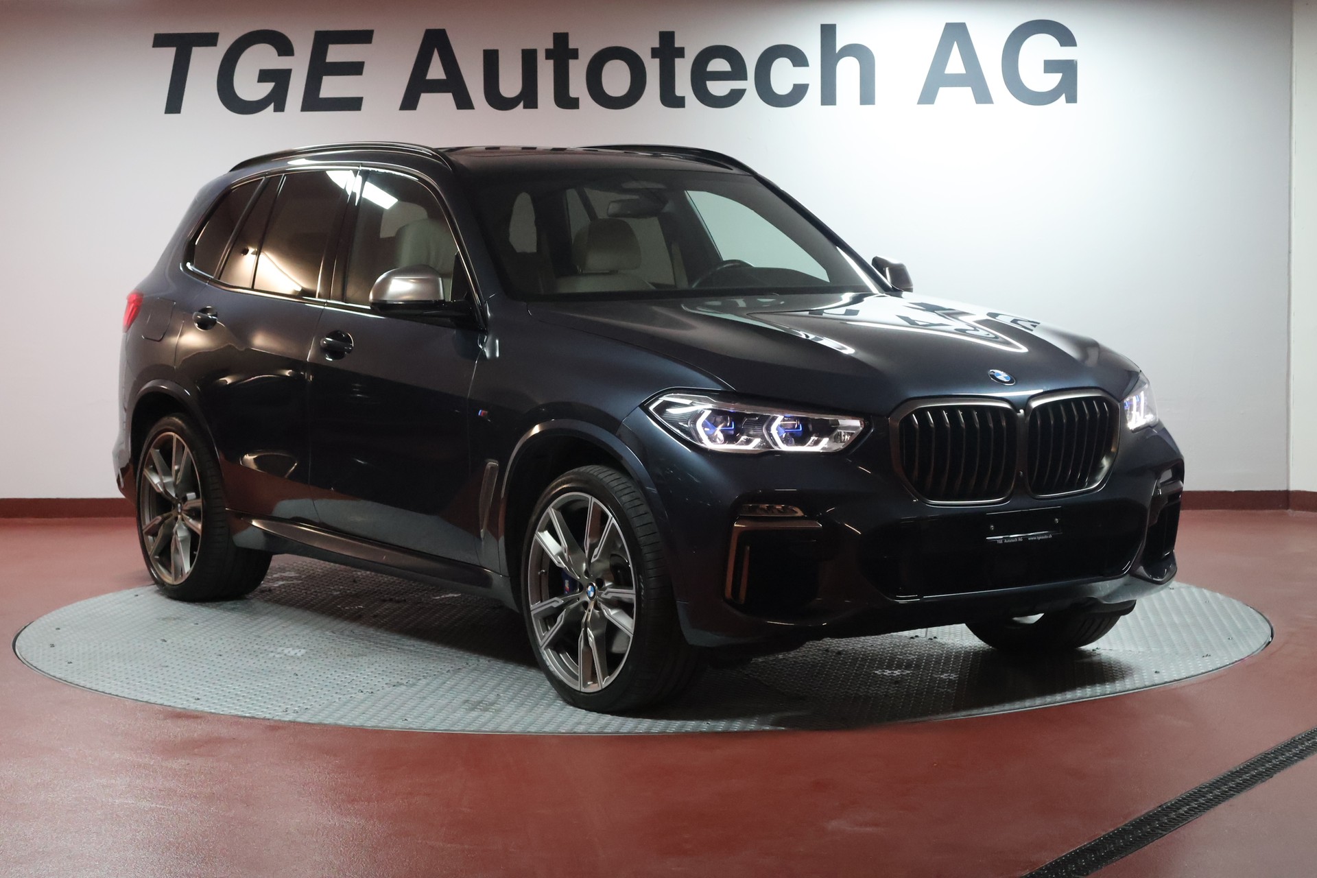 BMW X5 xDrive M50i Steptronic-image-2