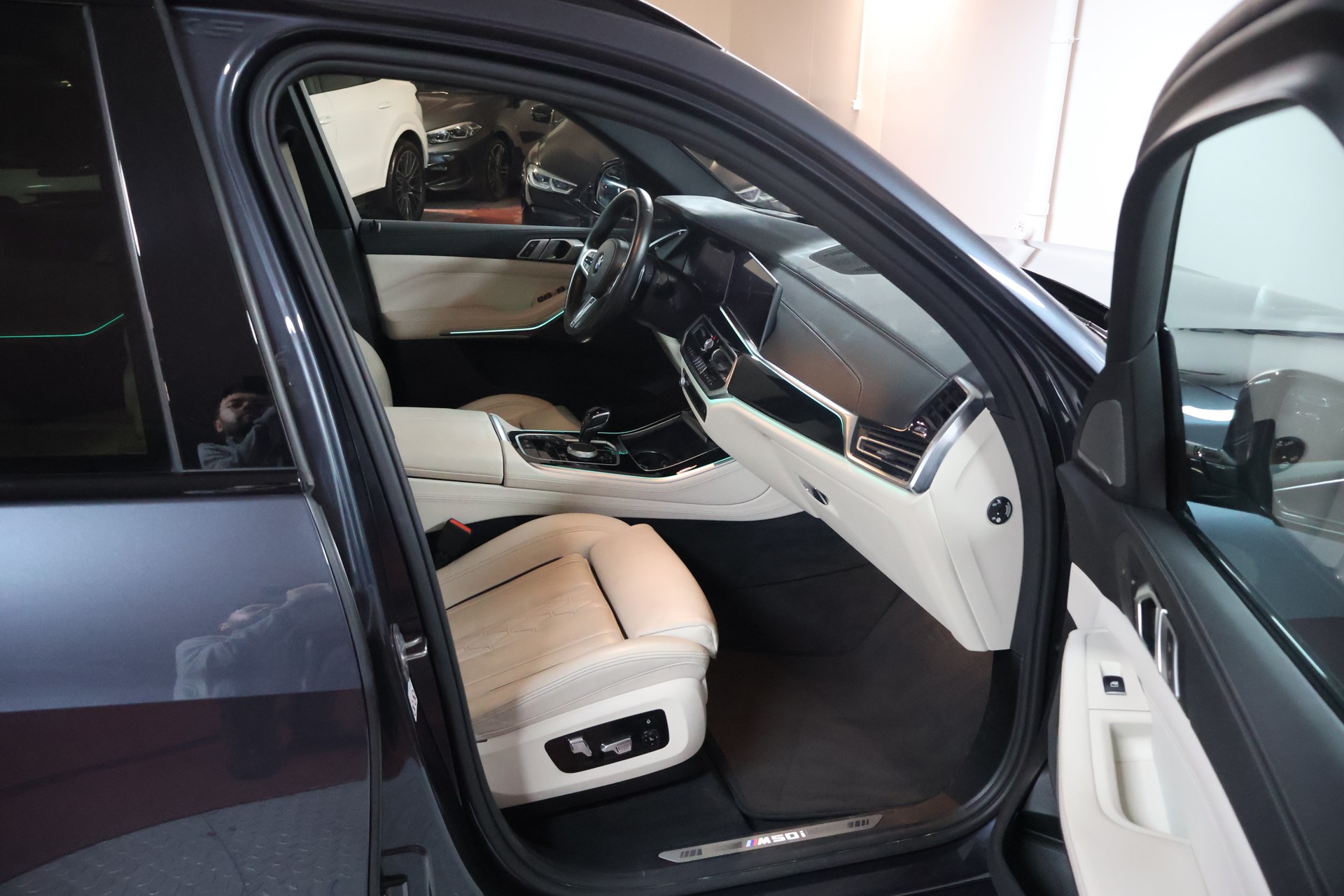 BMW X5 xDrive M50i Steptronic-image-16