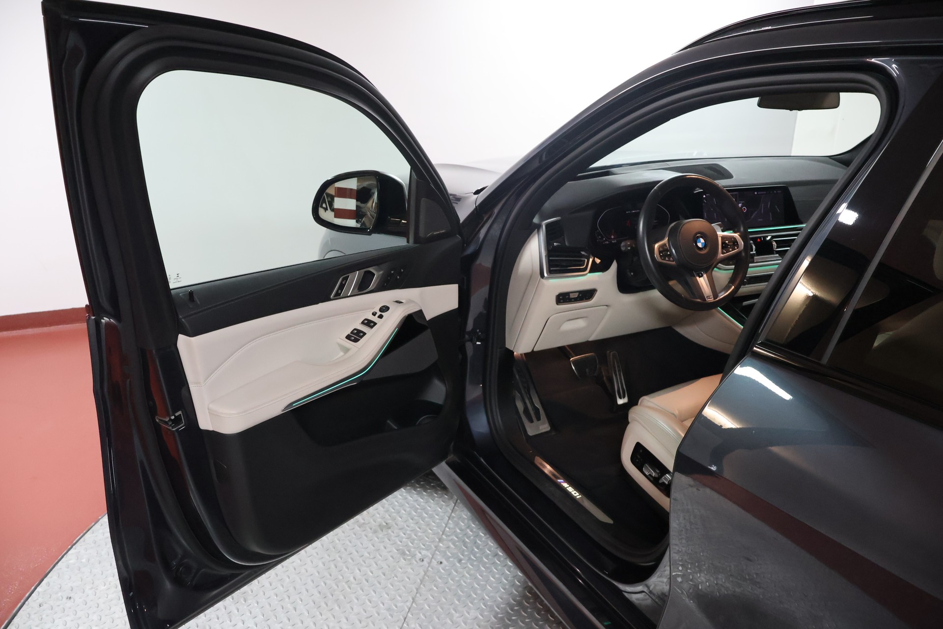 BMW X5 xDrive M50i Steptronic-image-4