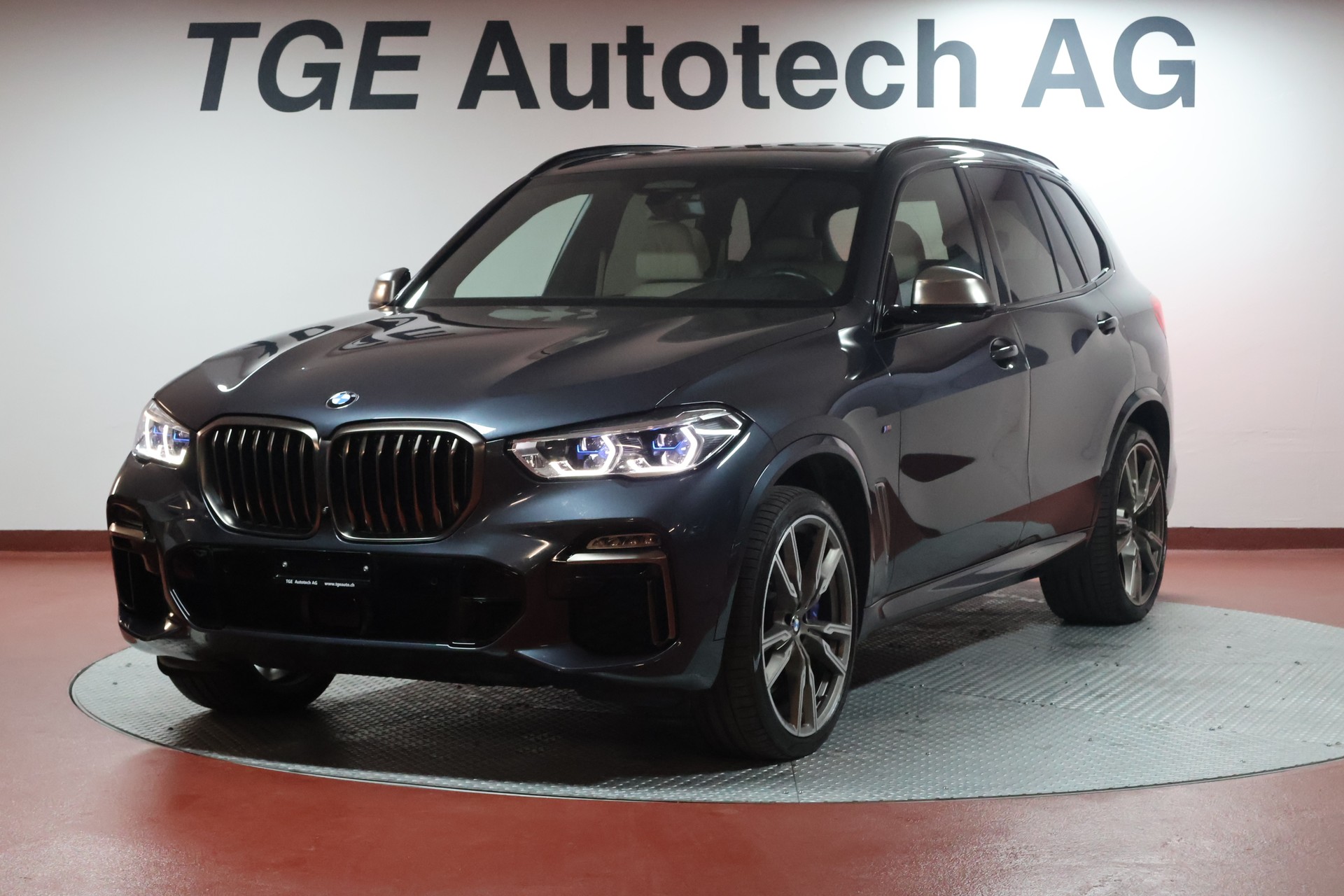 BMW X5 xDrive M50i Steptronic-image-0