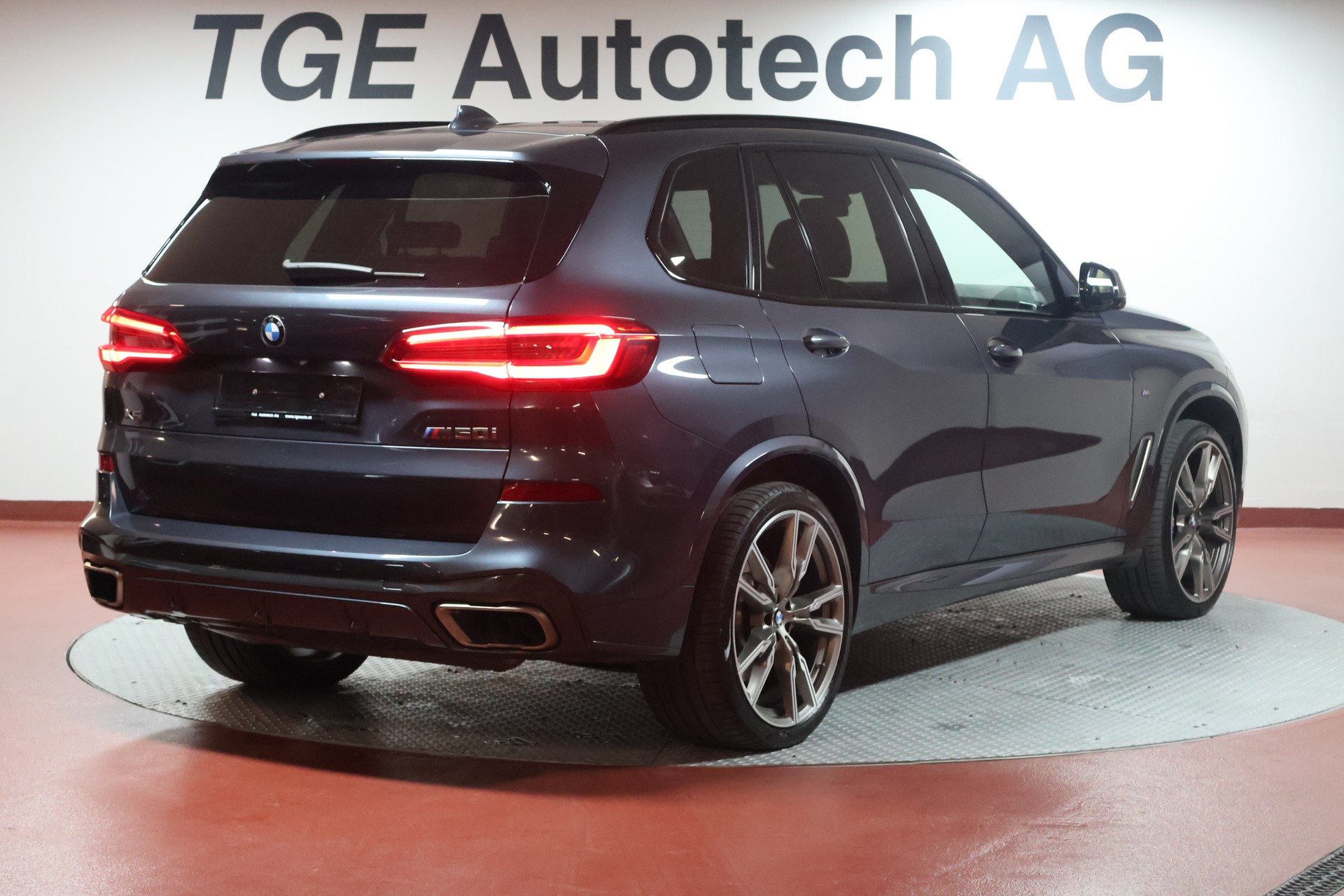 BMW X5 xDrive M50i Steptronic-image-21