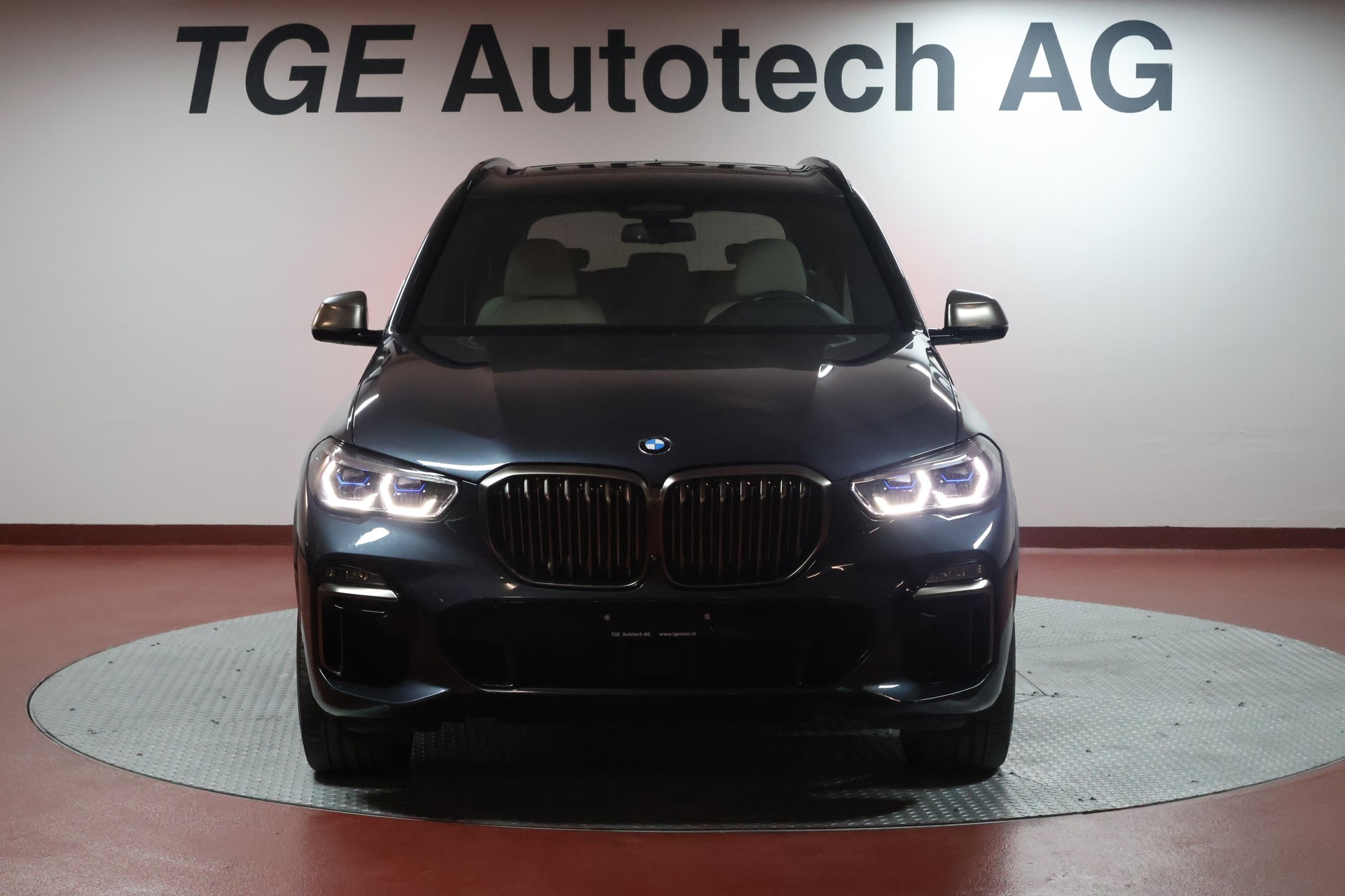 BMW X5 xDrive M50i Steptronic-image-1