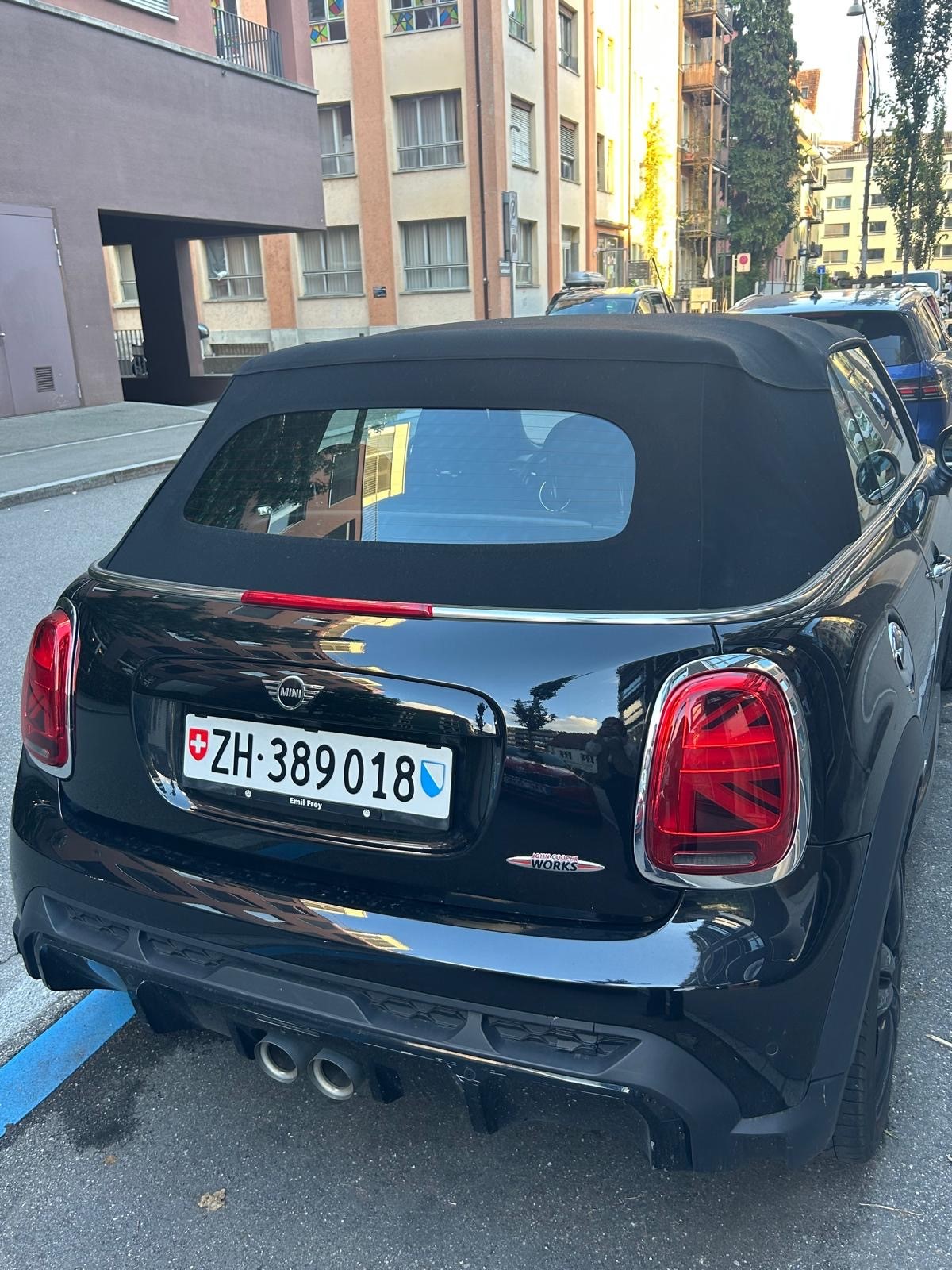MINI Cooper John Cooper Works Cabriolet Steptronic-image-4