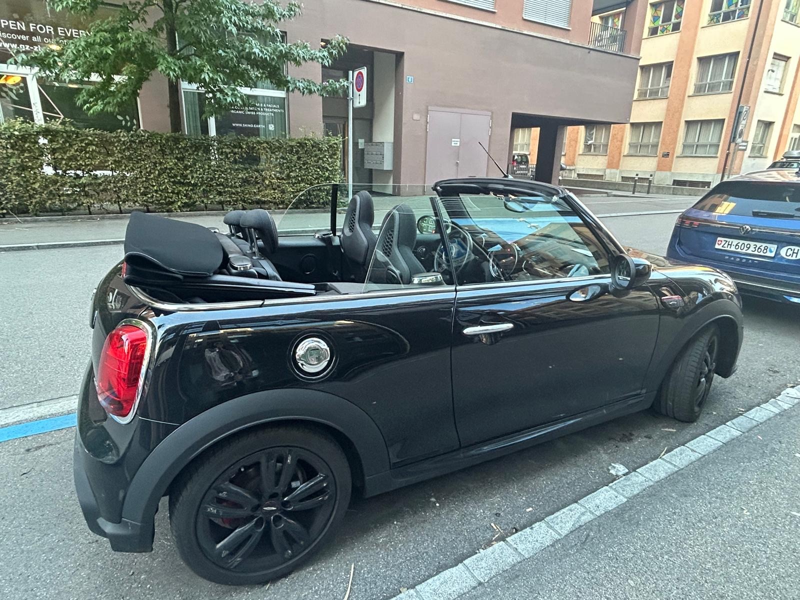 MINI Cooper John Cooper Works Cabriolet Steptronic-image-2