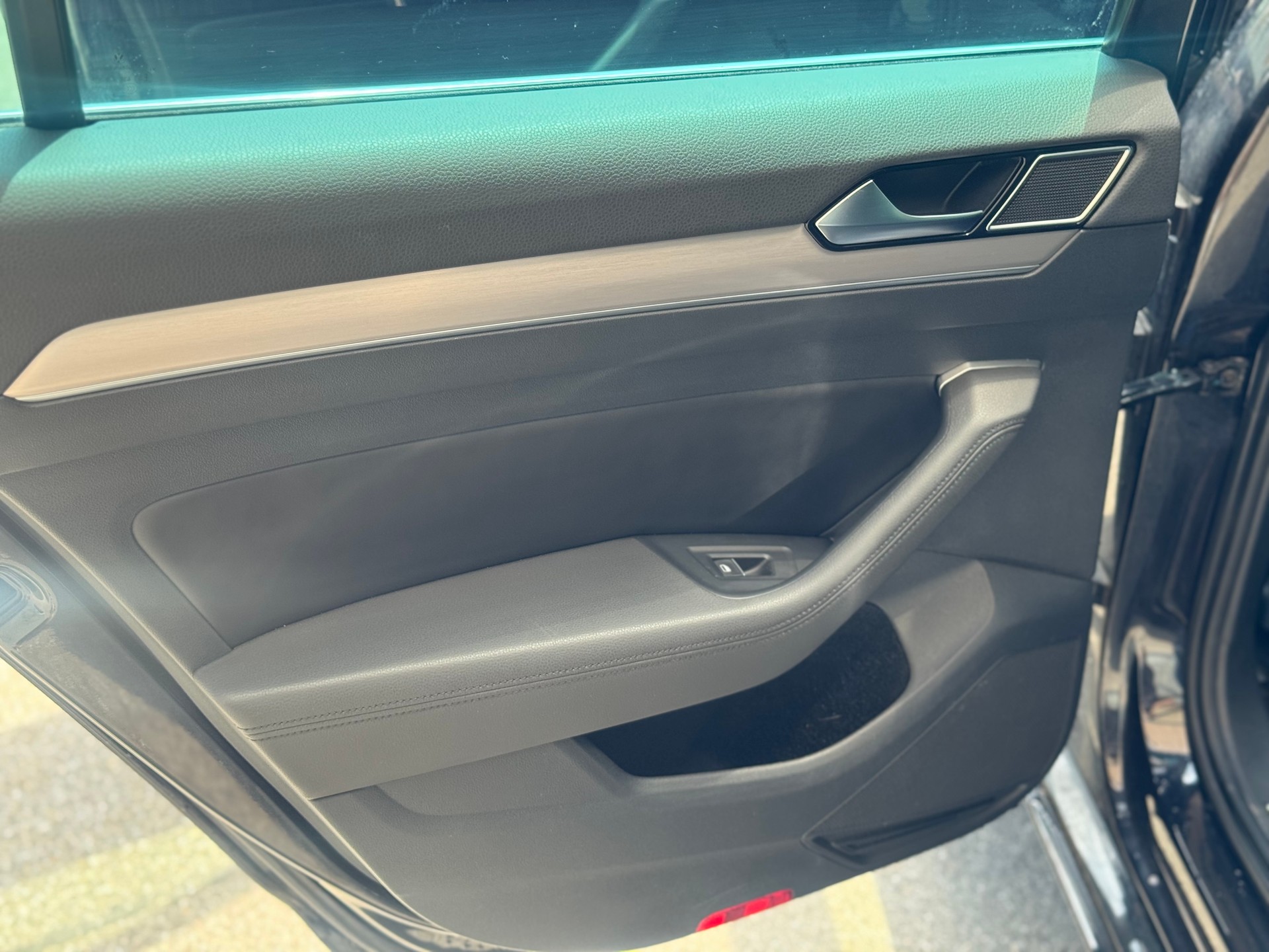 VW Passat Variant 2.0 TDI BMT High. DSG 4Motion-image-17