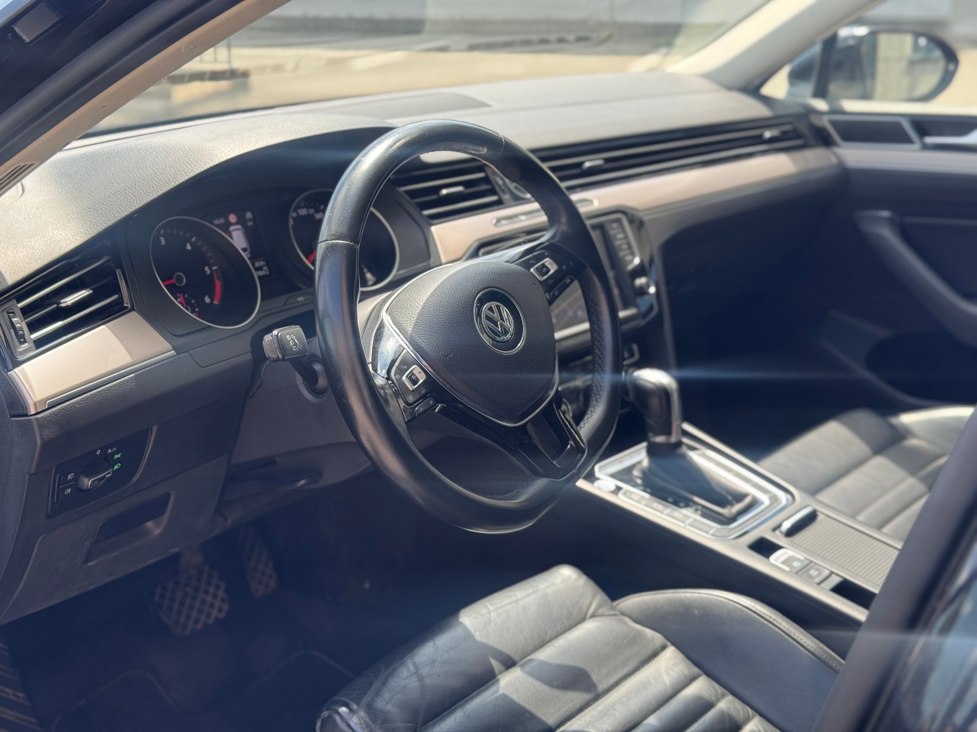 VW Passat Variant 2.0 TDI BMT High. DSG 4Motion-image-12