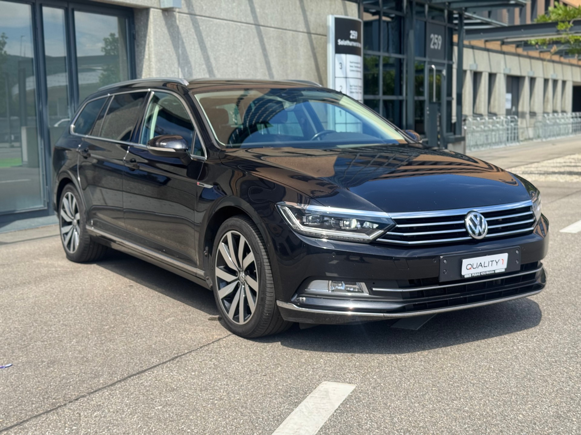 VW Passat Variant 2.0 TDI BMT High. DSG 4Motion-image-7