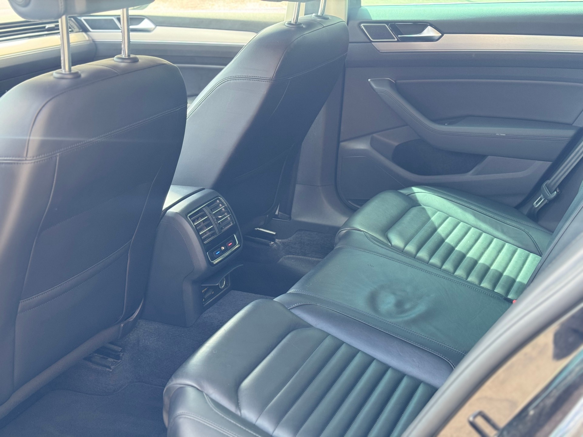 VW Passat Variant 2.0 TDI BMT High. DSG 4Motion-image-16