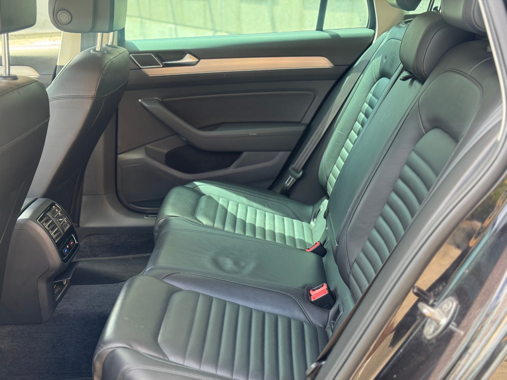 VW Passat Variant 2.0 TDI BMT High. DSG 4Motion-image-21