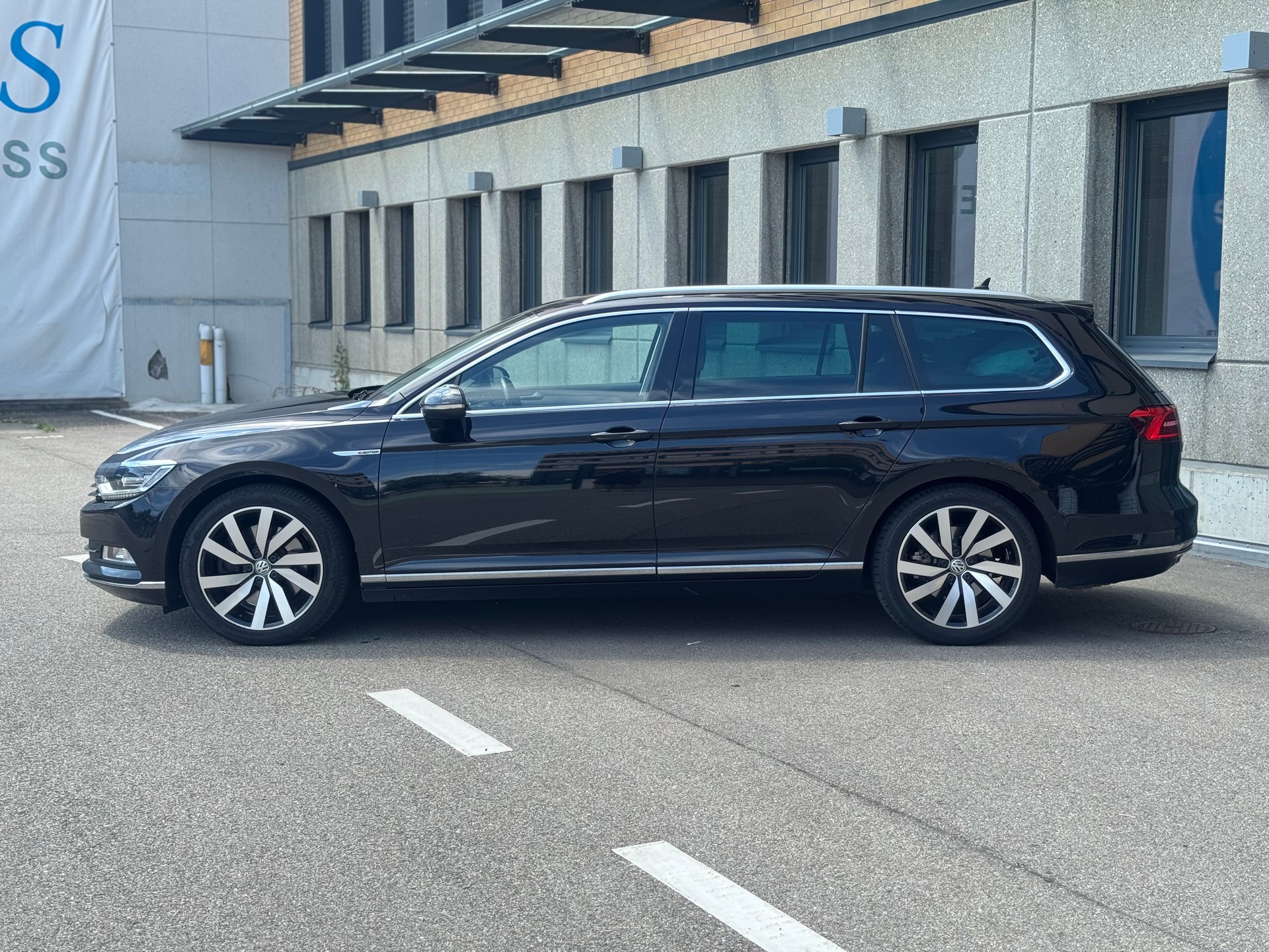 VW Passat Variant 2.0 TDI BMT High. DSG 4Motion-image-1