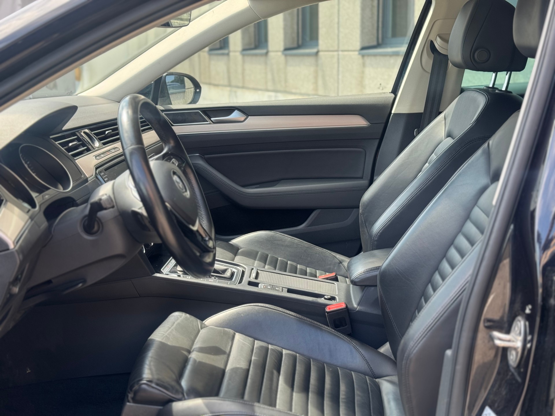 VW Passat Variant 2.0 TDI BMT High. DSG 4Motion-image-11