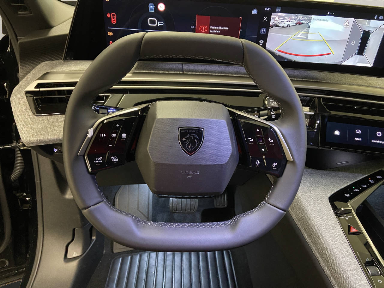 PEUGEOT 5008 1.2 Hybrid Allure Premium-image-6