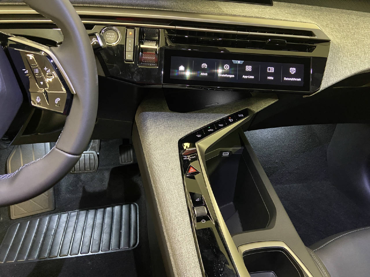 PEUGEOT 5008 1.2 Hybrid Allure Premium-image-8