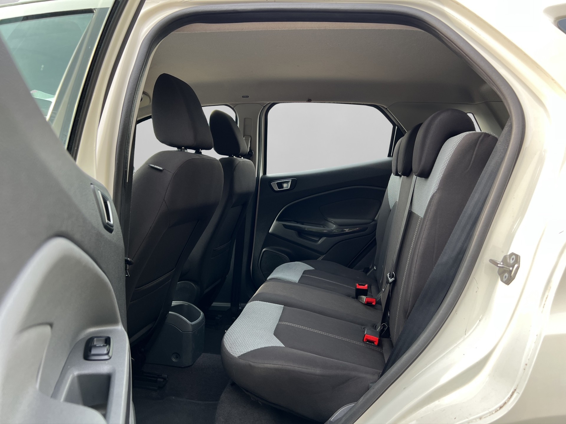 FORD EcoSport 1.0 SCTi Titanium-image-9