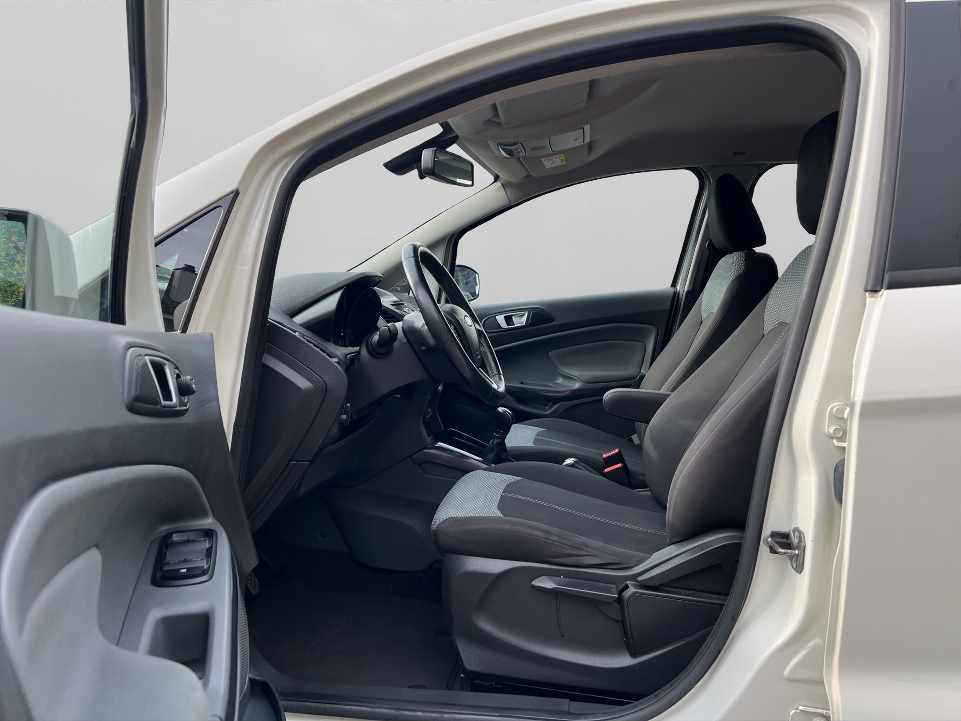 FORD EcoSport 1.0 SCTi Titanium-image-8