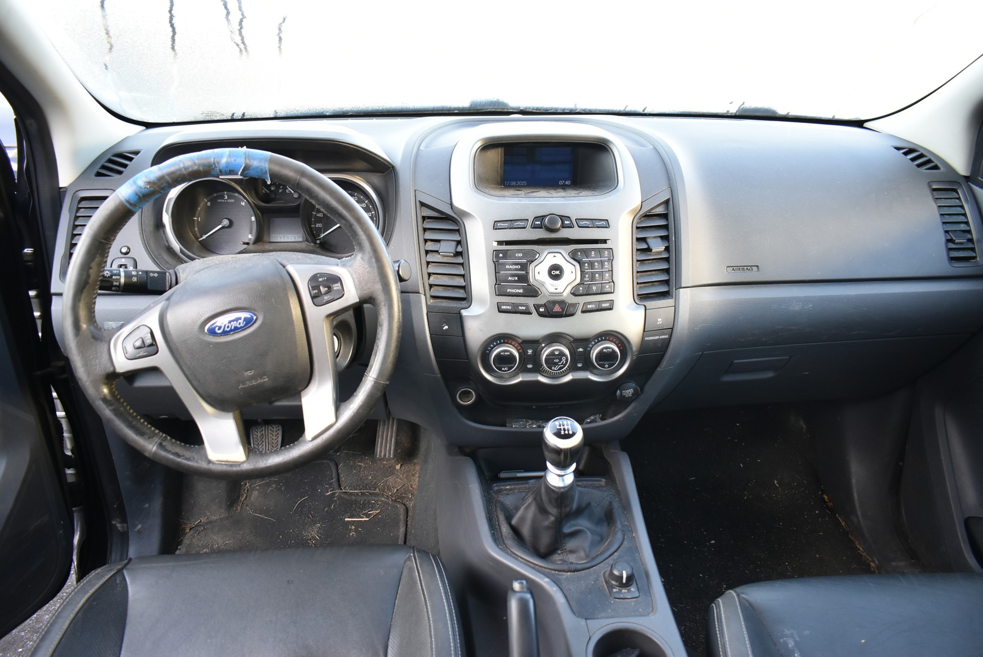 FORD Ranger LTD 3.2 TDCi 4x4-image-9
