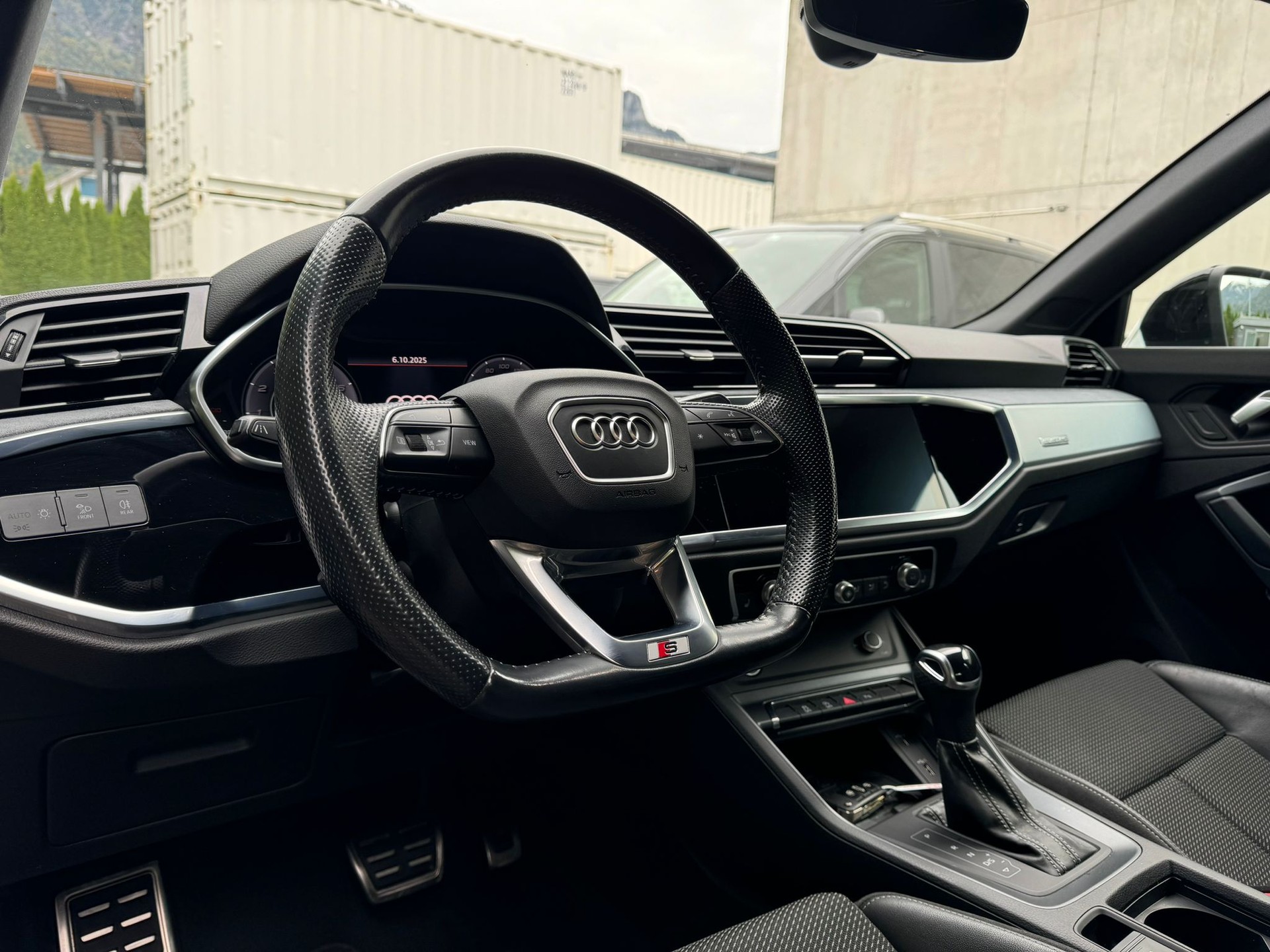 AUDI Q3 40 TFSI quattro S-tronic-image-15