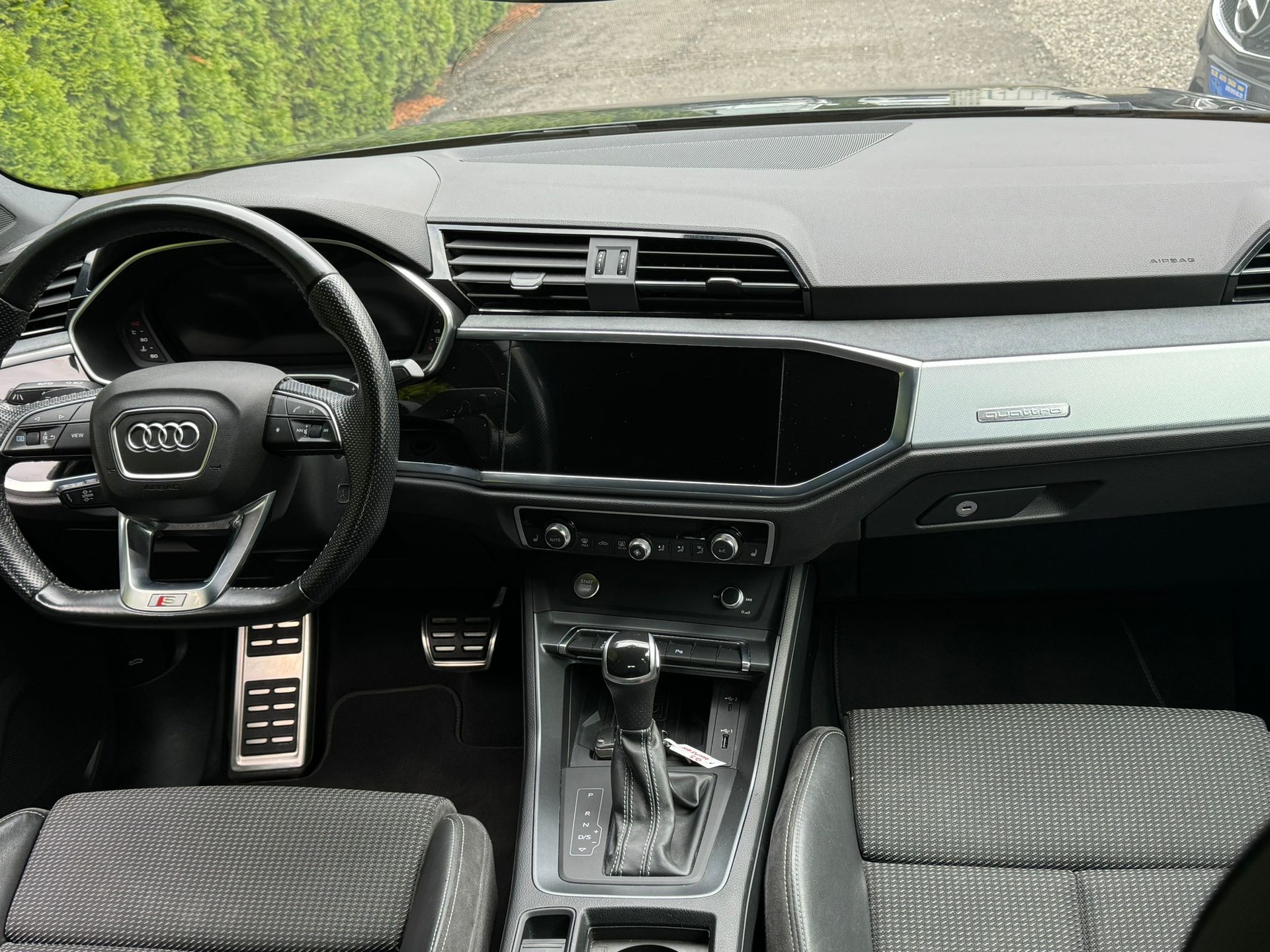 AUDI Q3 40 TFSI quattro S-tronic-image-16