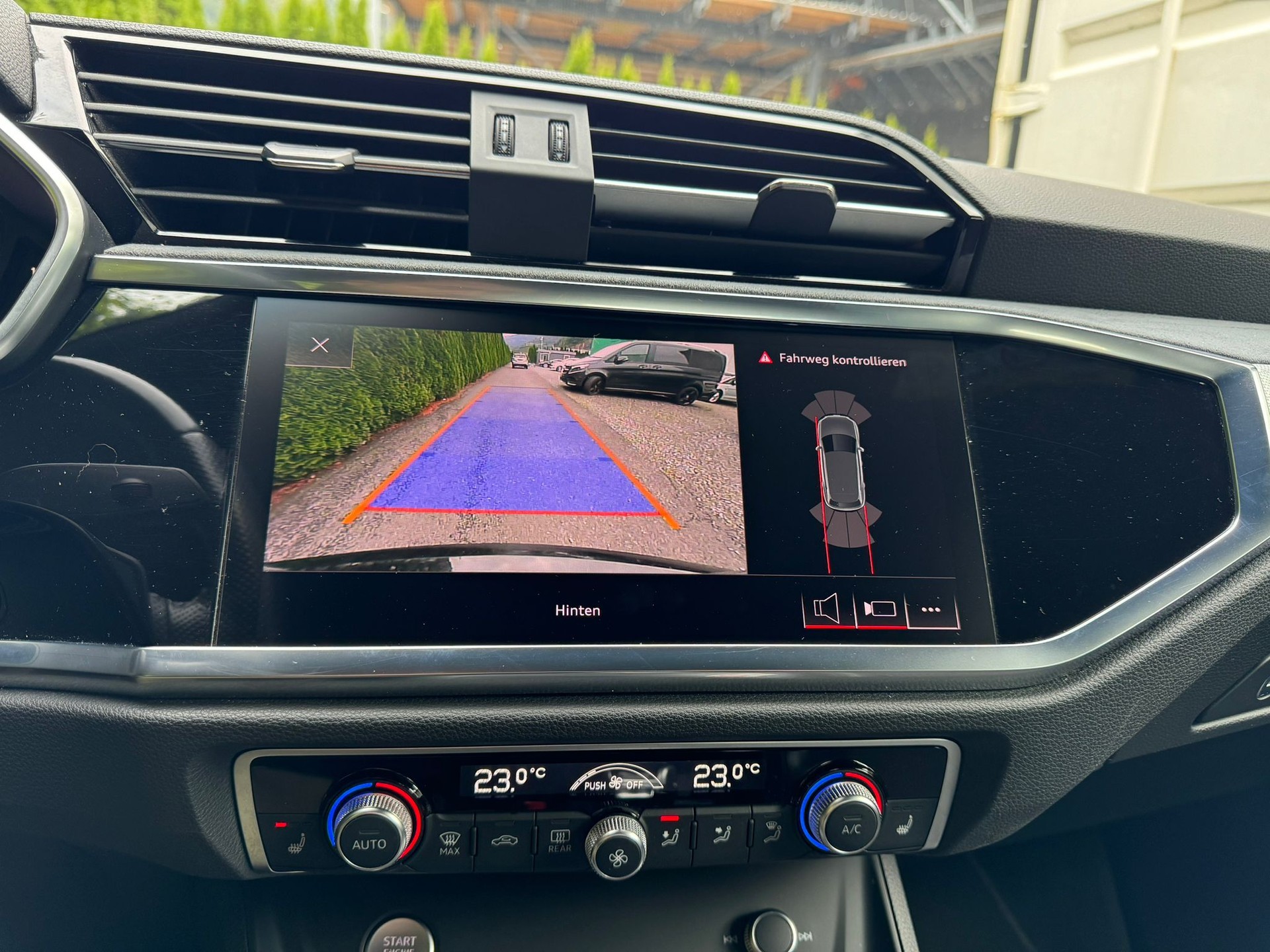 AUDI Q3 40 TFSI quattro S-tronic-image-18