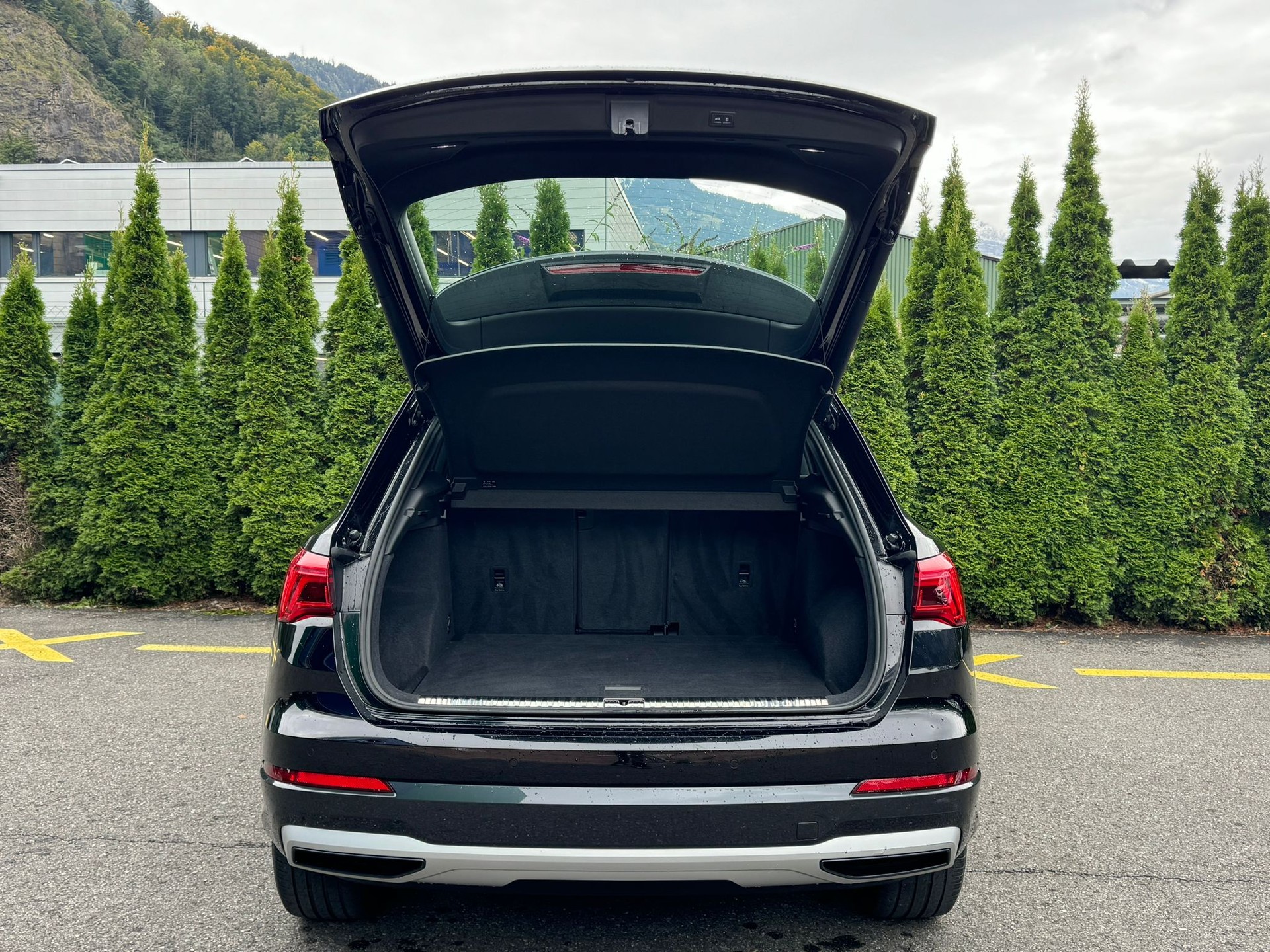 AUDI Q3 40 TFSI quattro S-tronic-image-8