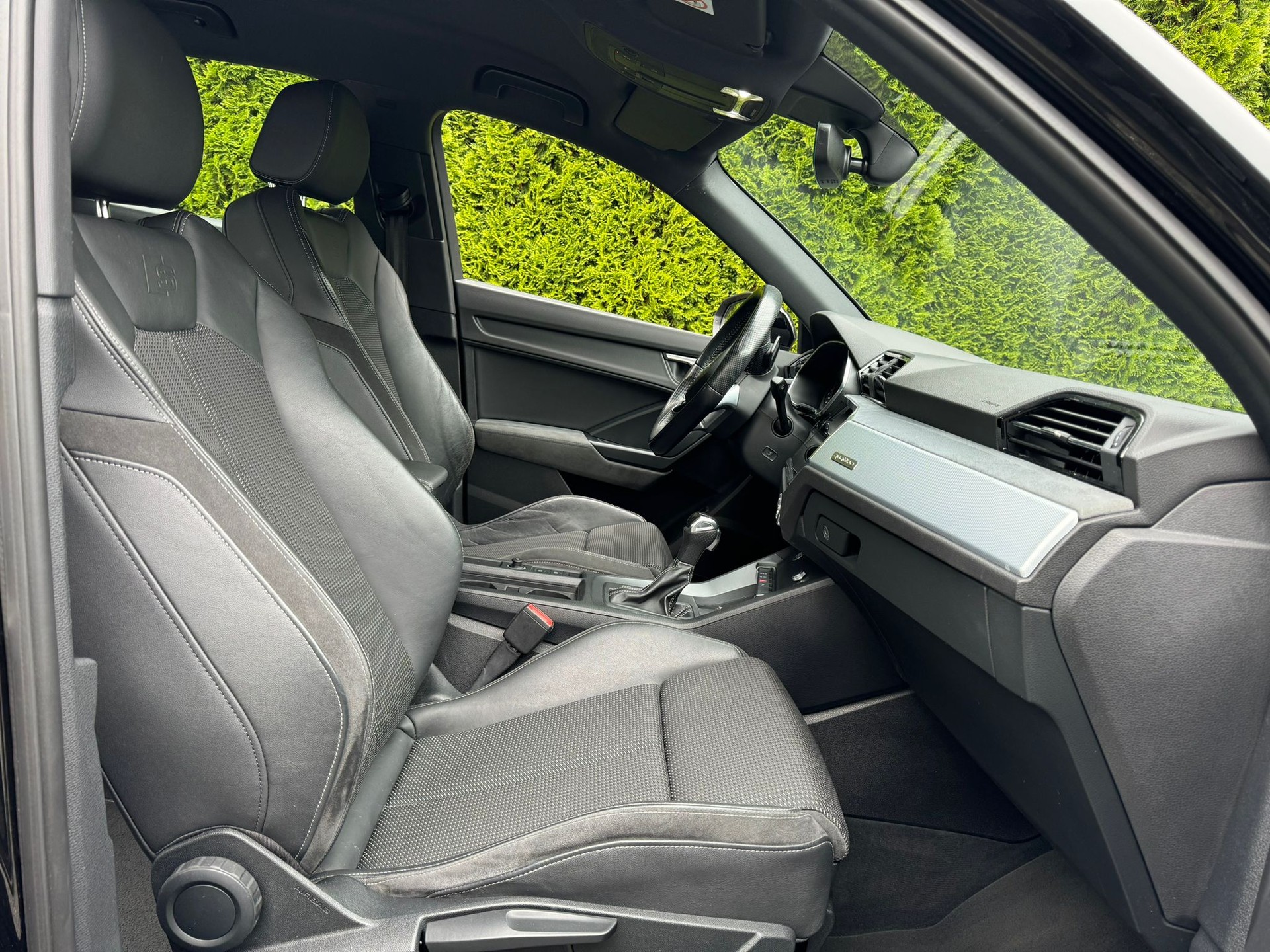 AUDI Q3 40 TFSI quattro S-tronic-image-12
