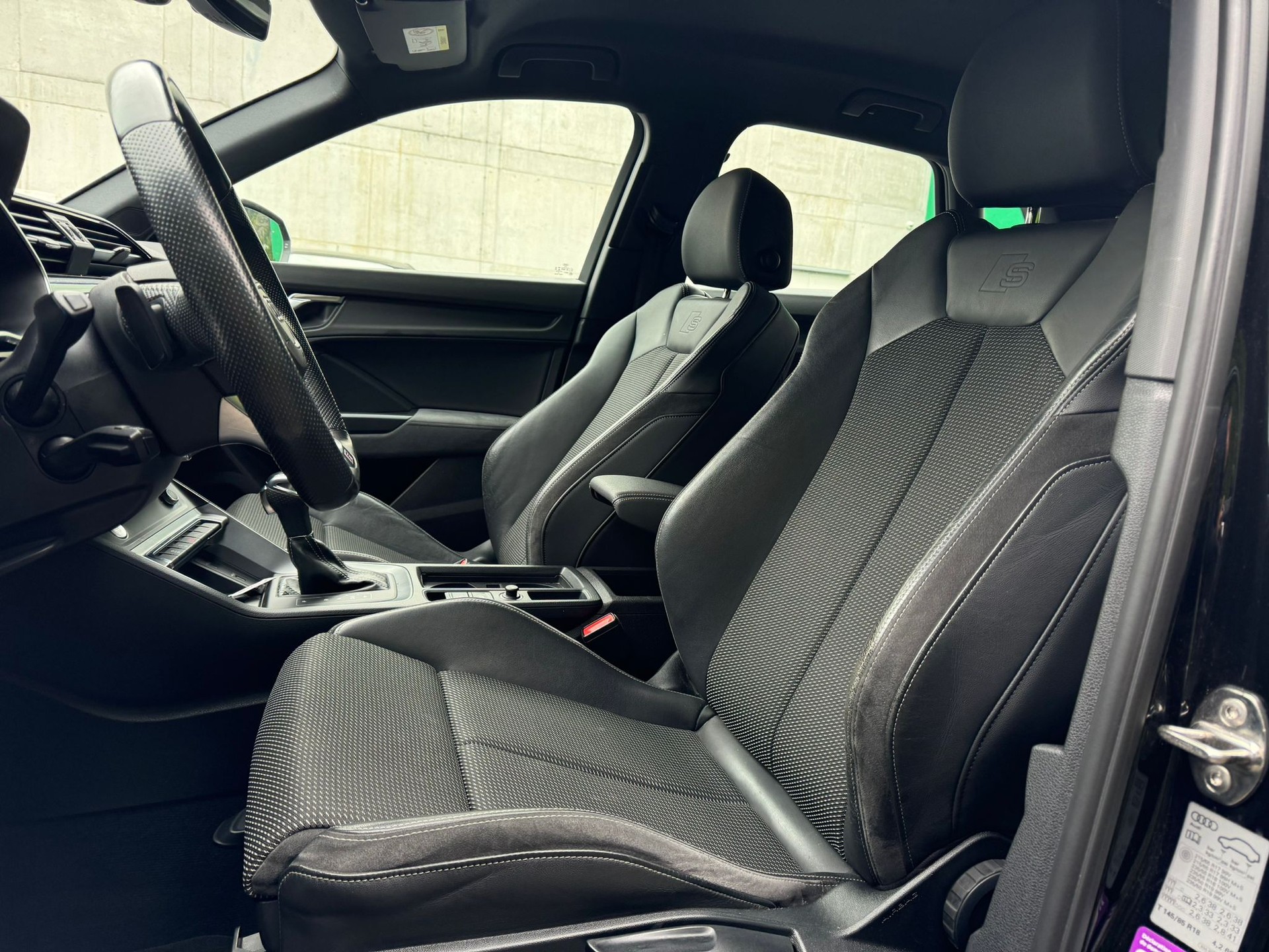 AUDI Q3 40 TFSI quattro S-tronic-image-14