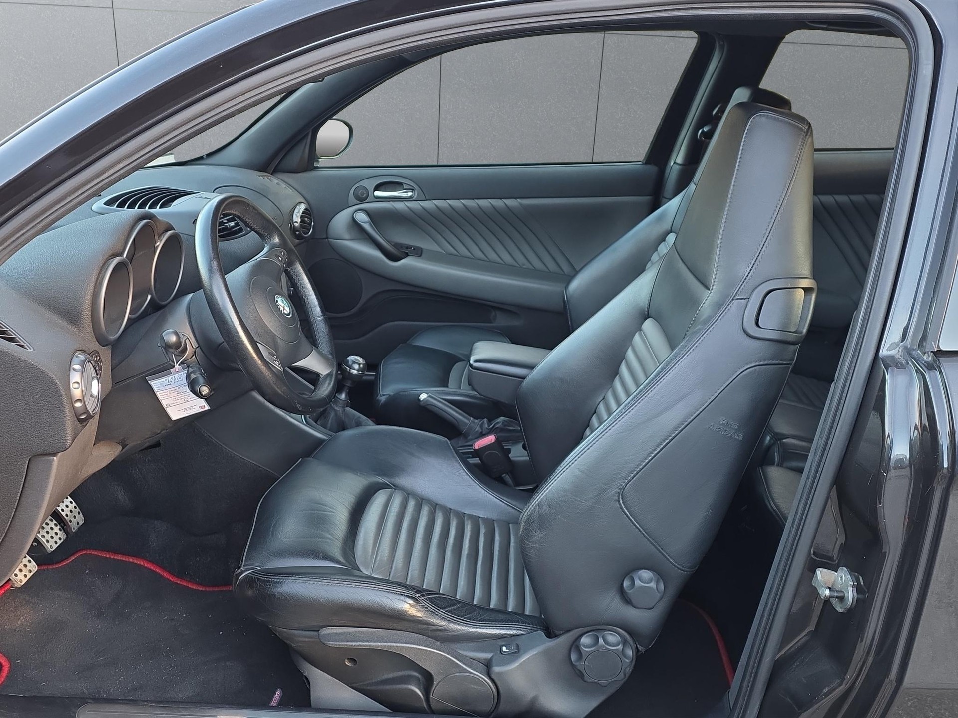 ALFA ROMEO 147 3.2 GTA-image-8