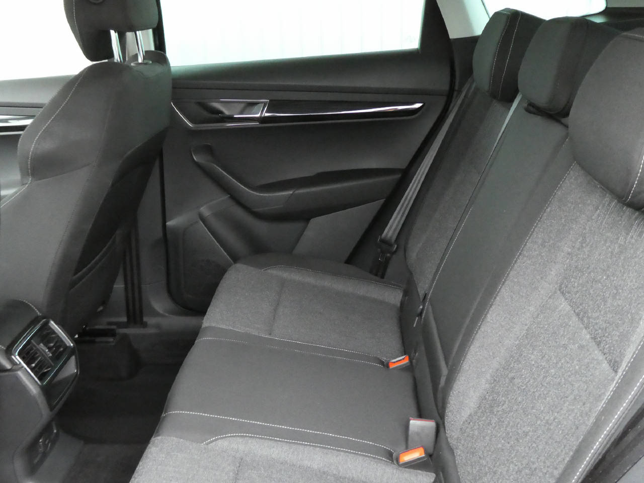 SKODA Karoq 2.0 TDI Style 4x4 DSG-image-10
