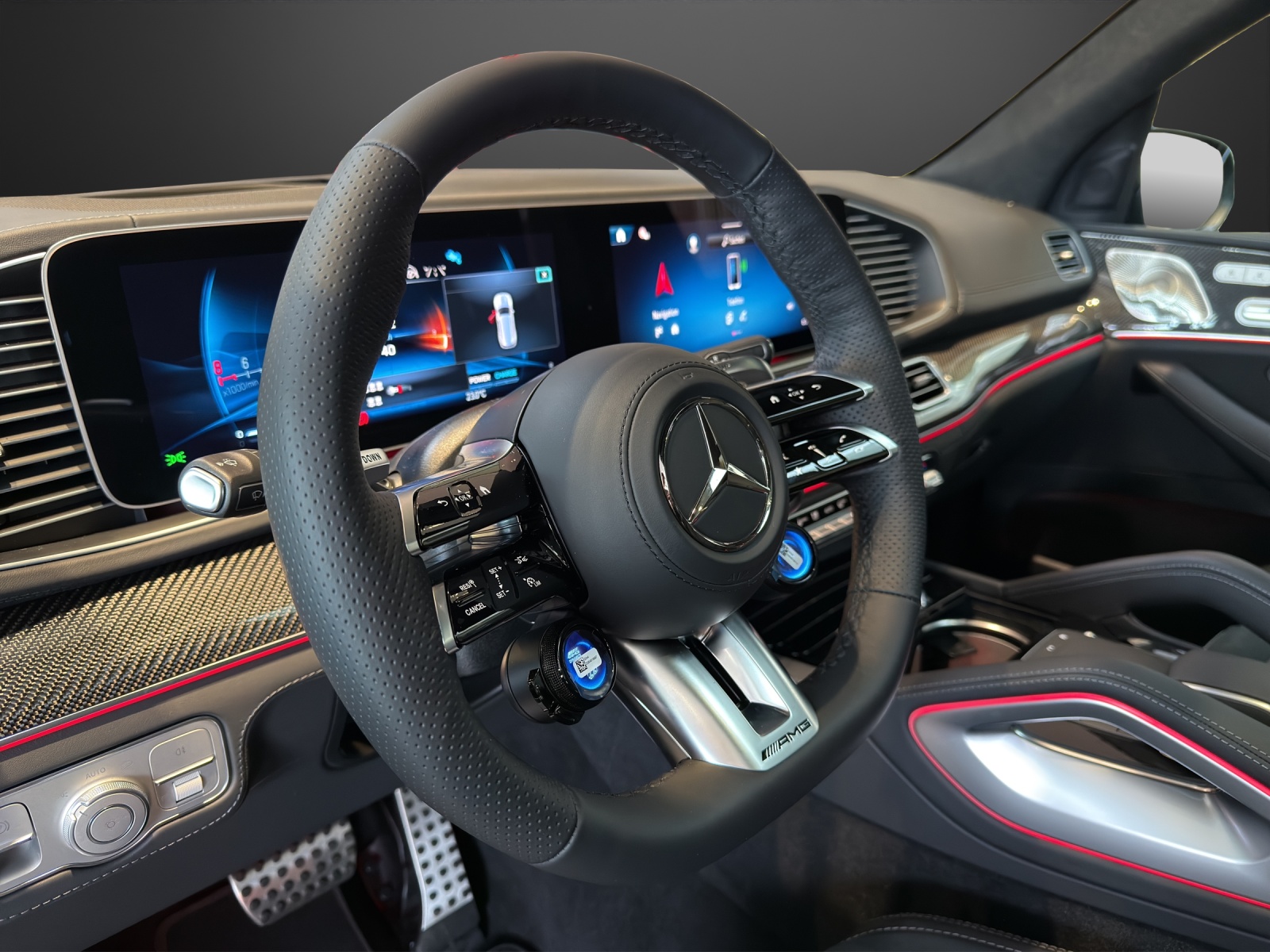 MERCEDES-BENZ GLS 63 4Matic + 9G-Tronic-image-12