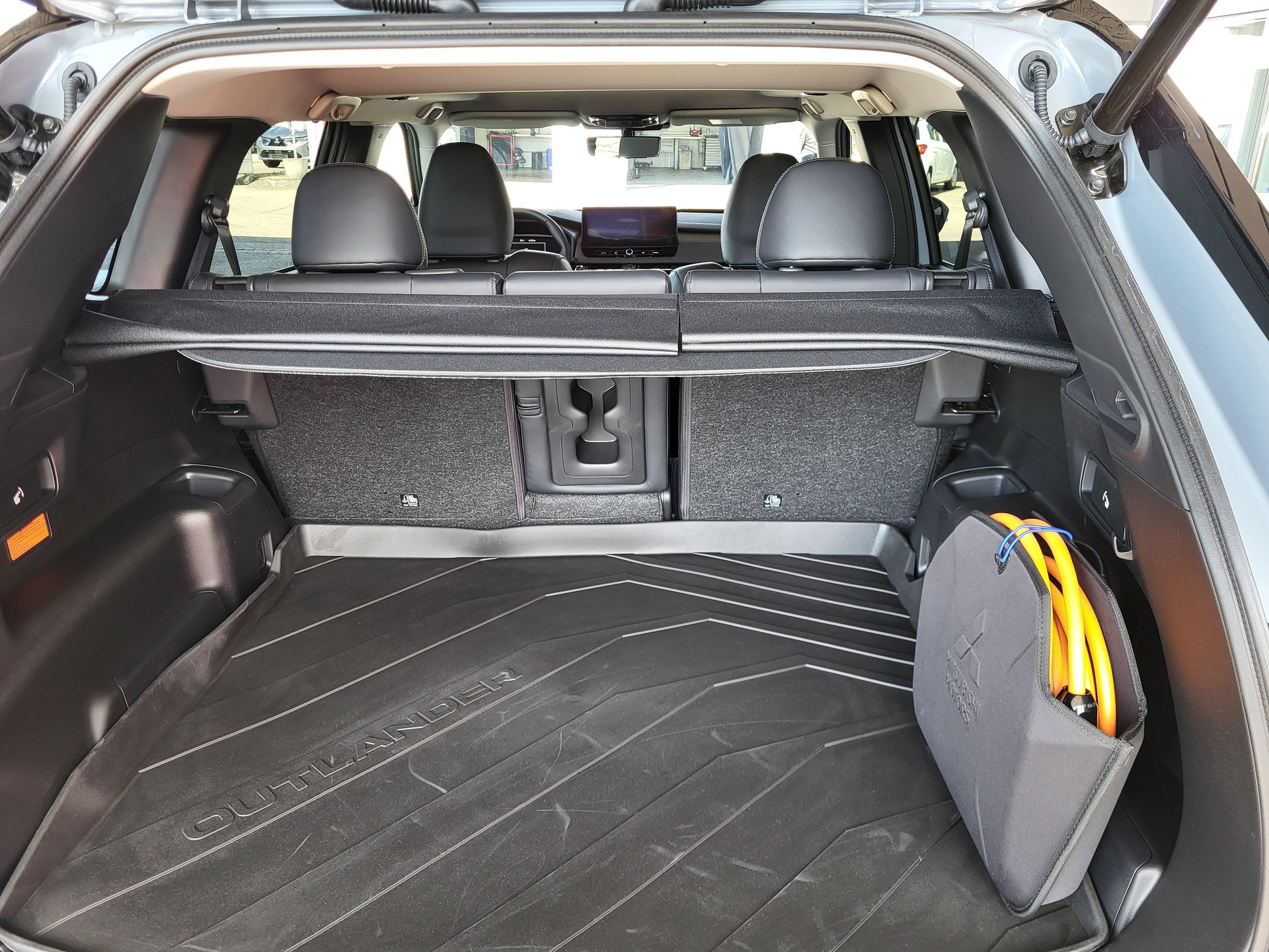 MITSUBISHI Outlander 2.4 PHEV Invite 4x4-image-3