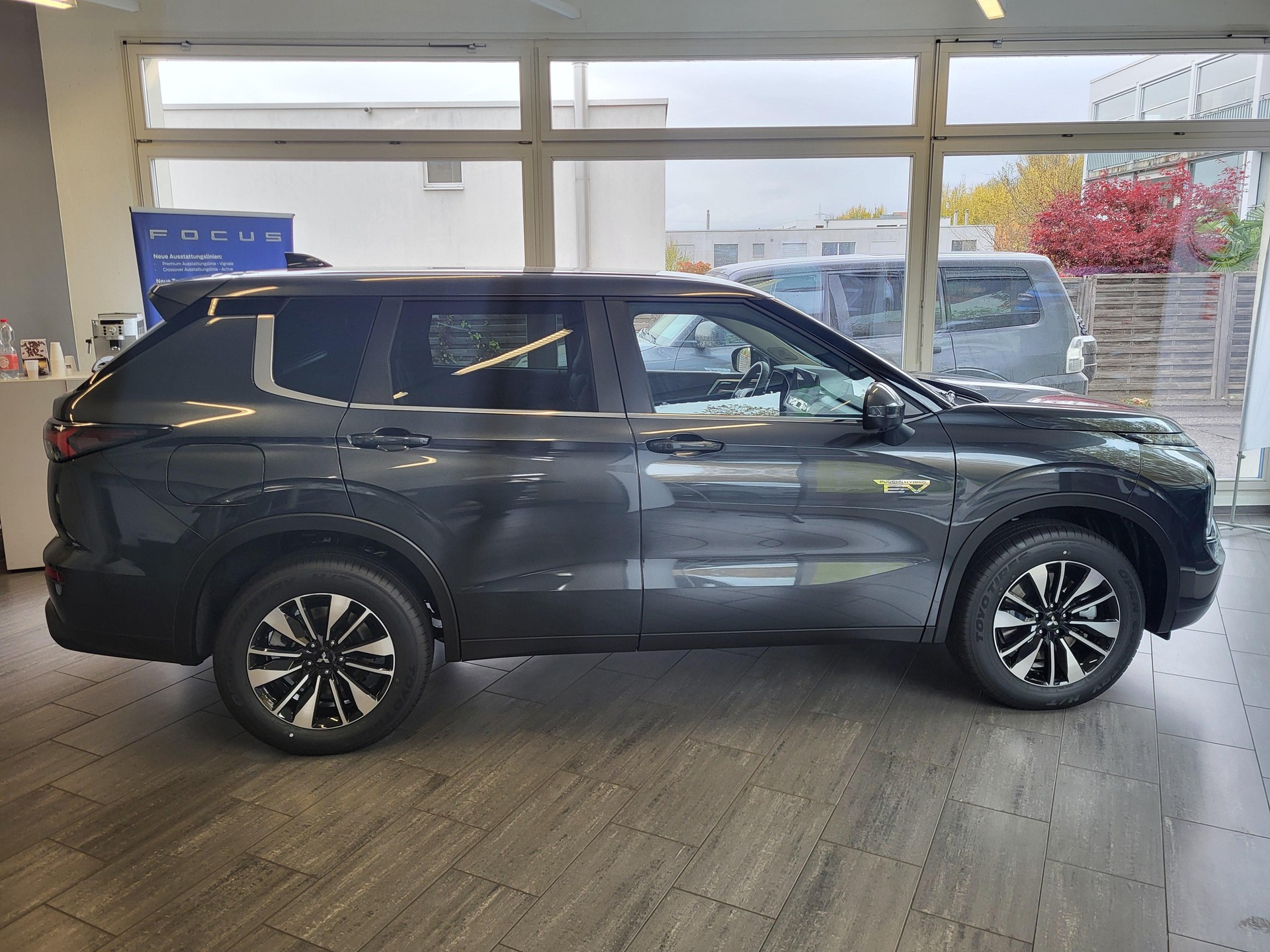 MITSUBISHI Outlander 2.4 PHEV Invite 4x4-image-1