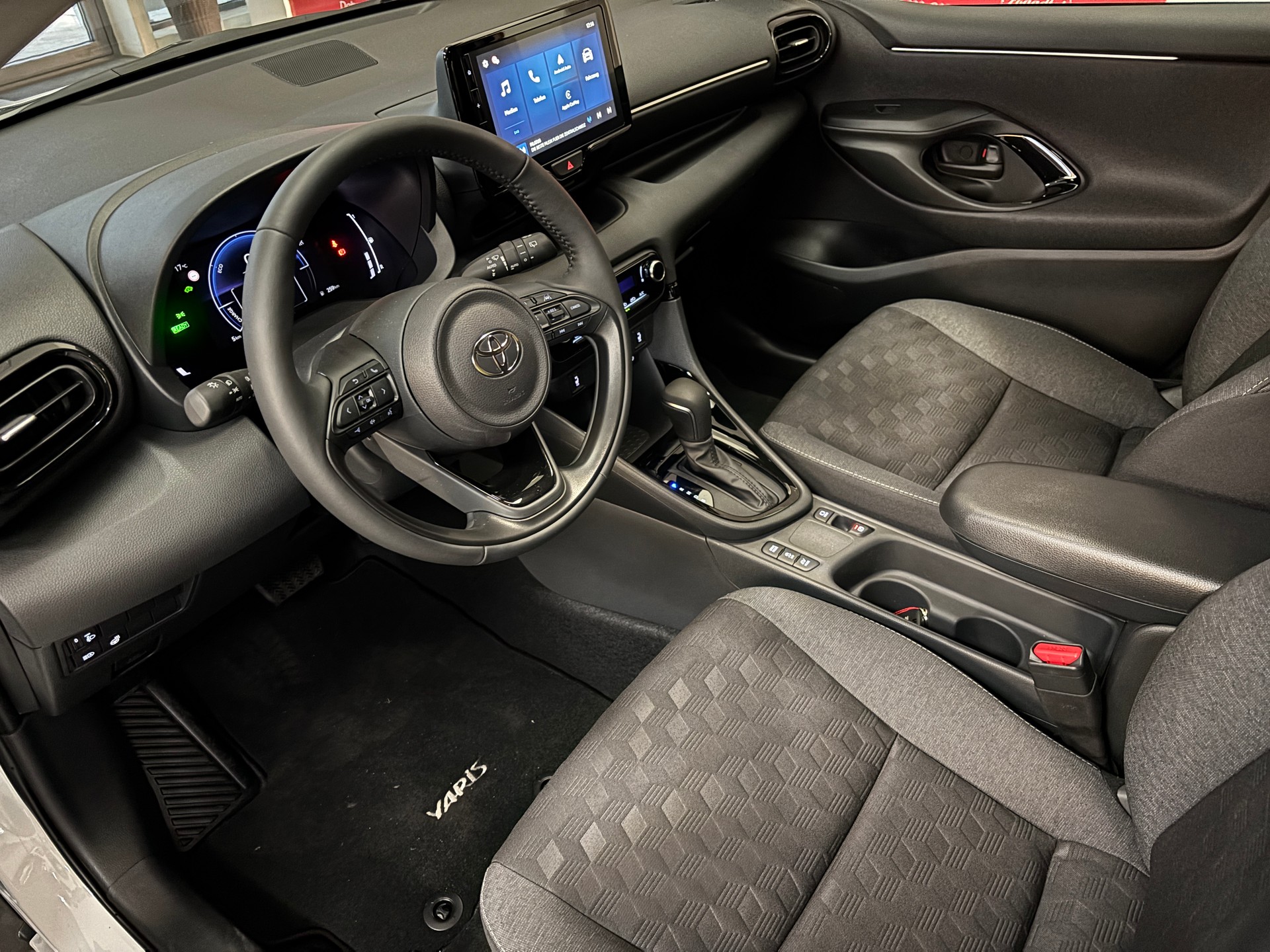 TOYOTA Yaris 1.5 Trend e-CVT-image-7