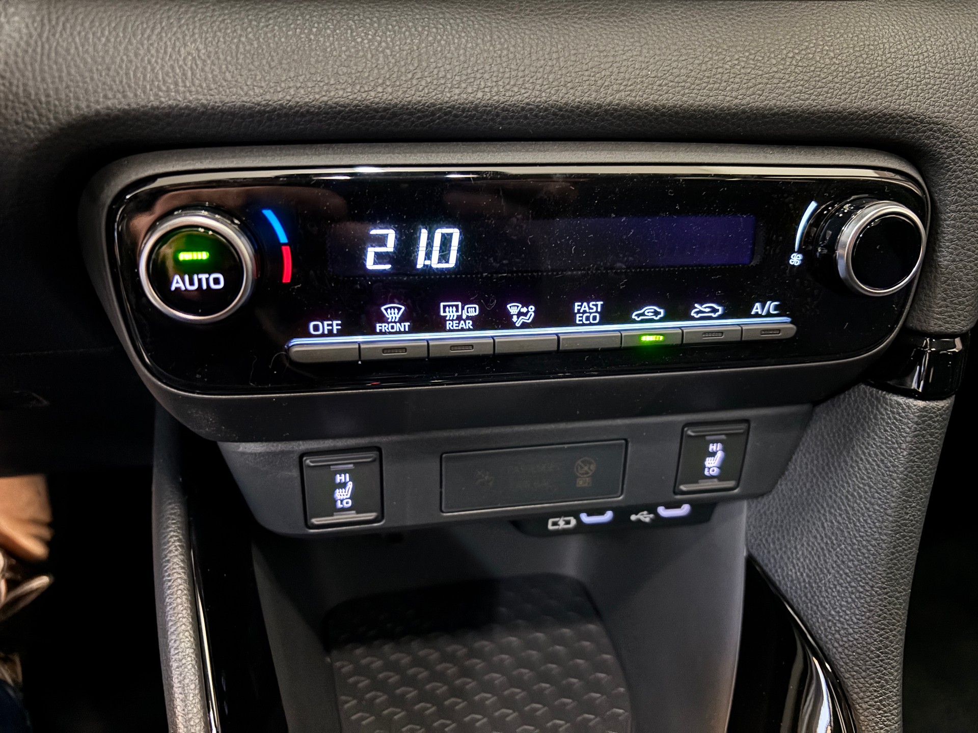 TOYOTA Yaris 1.5 Trend e-CVT-image-12