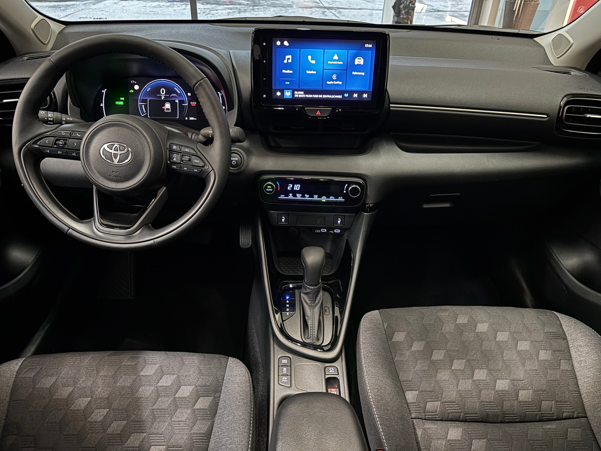 TOYOTA Yaris 1.5 Trend e-CVT-image-8