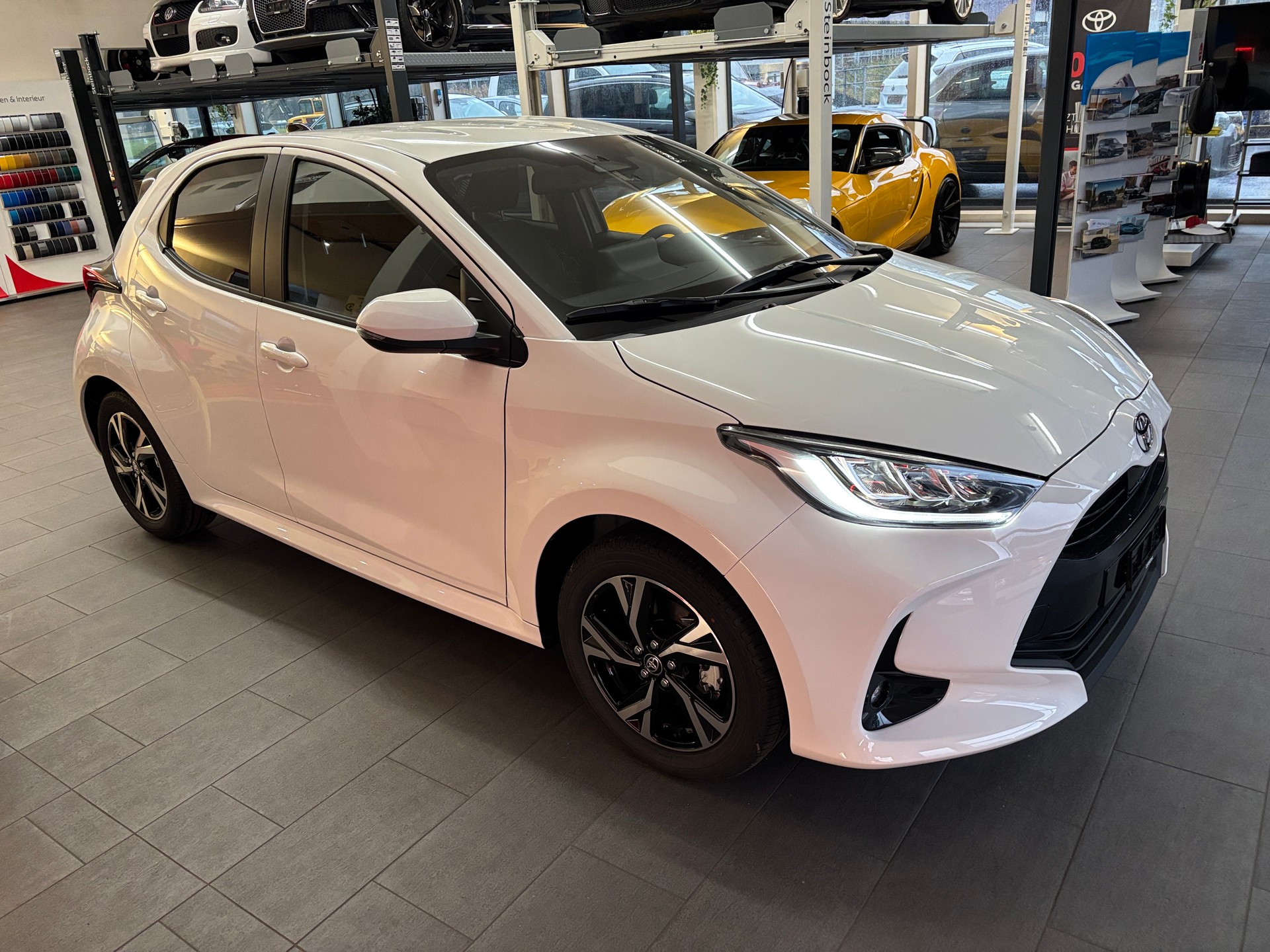 TOYOTA Yaris 1.5 Trend e-CVT-image-6