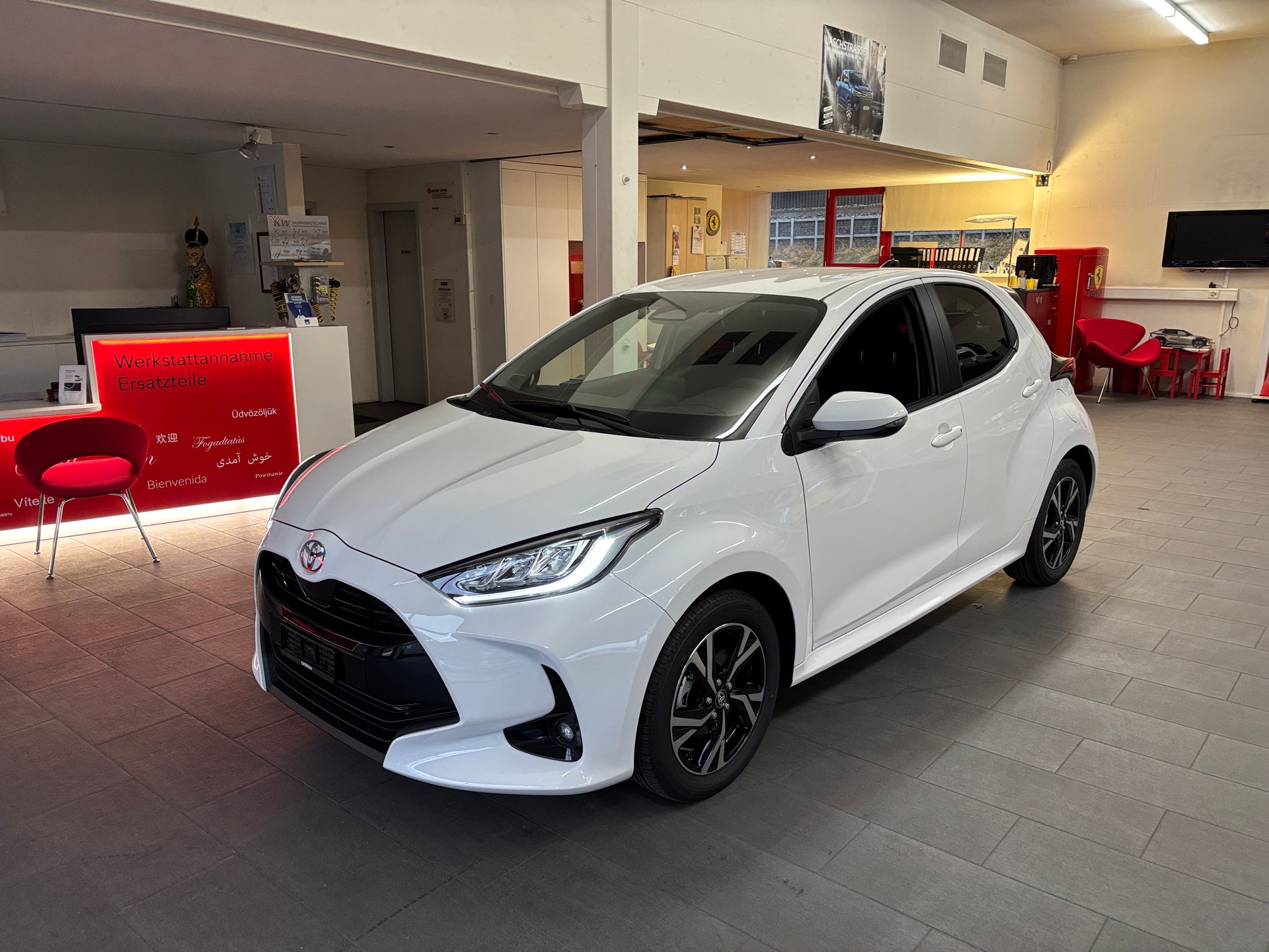 TOYOTA Yaris 1.5 Trend e-CVT-image-4