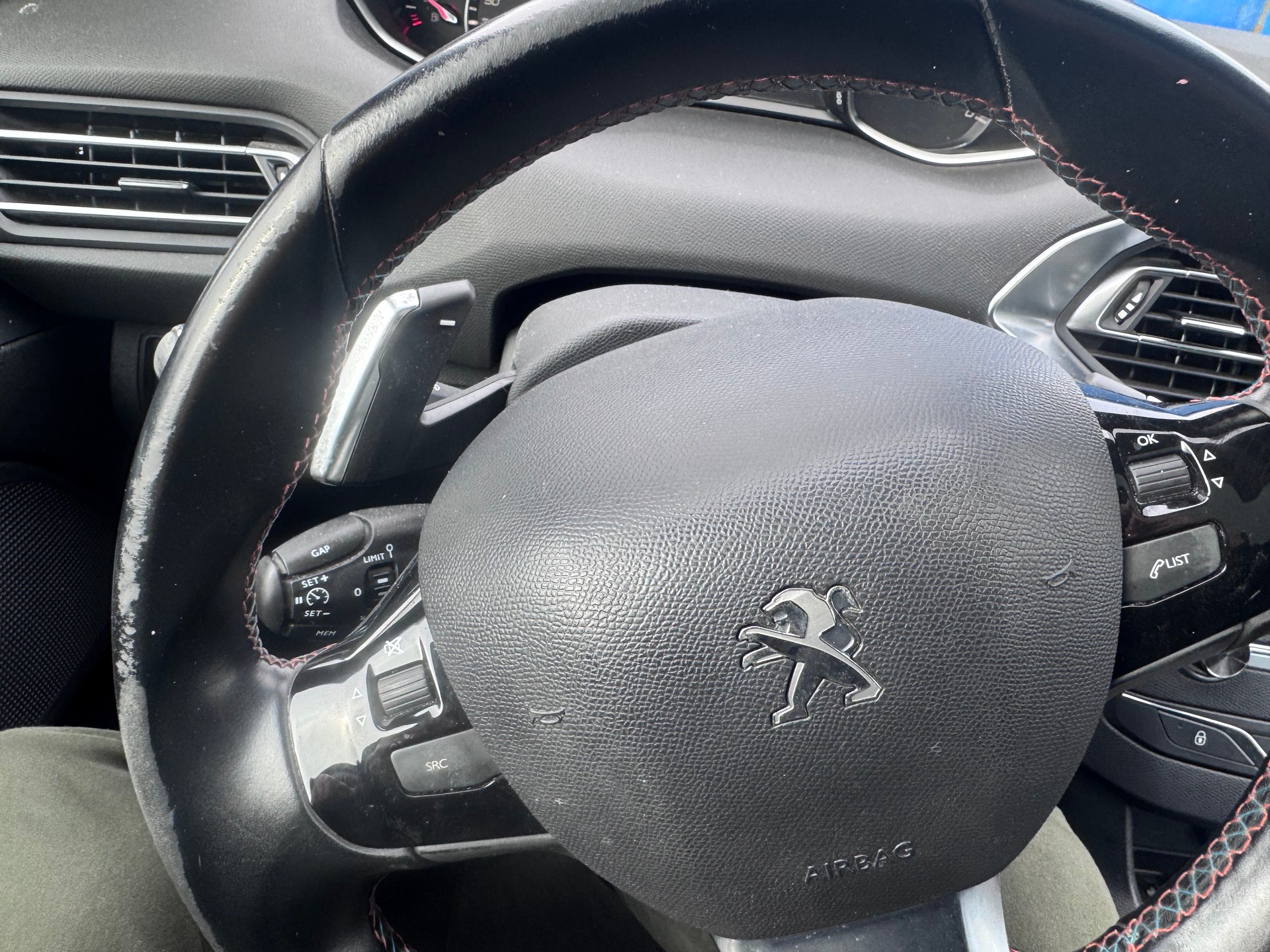 PEUGEOT 308 SW 1.2 Pure Tech Allure EAT8-image-12