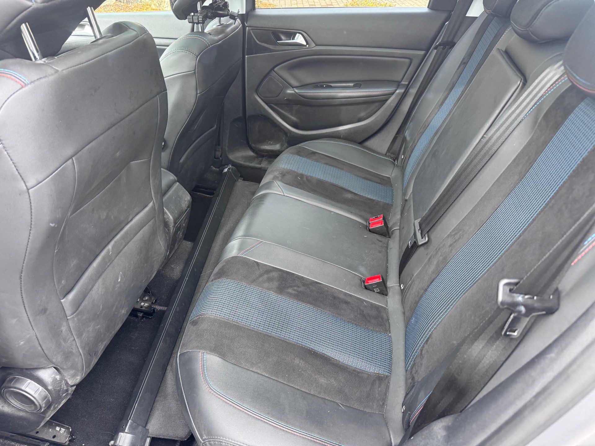 PEUGEOT 308 SW 1.2 Pure Tech Allure EAT8-image-10
