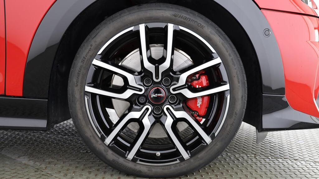 MINI John Cooper Works Cabrio-image-8