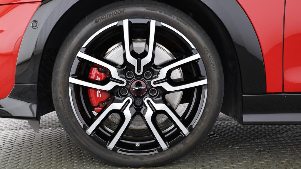 MINI John Cooper Works Cabrio-image-10