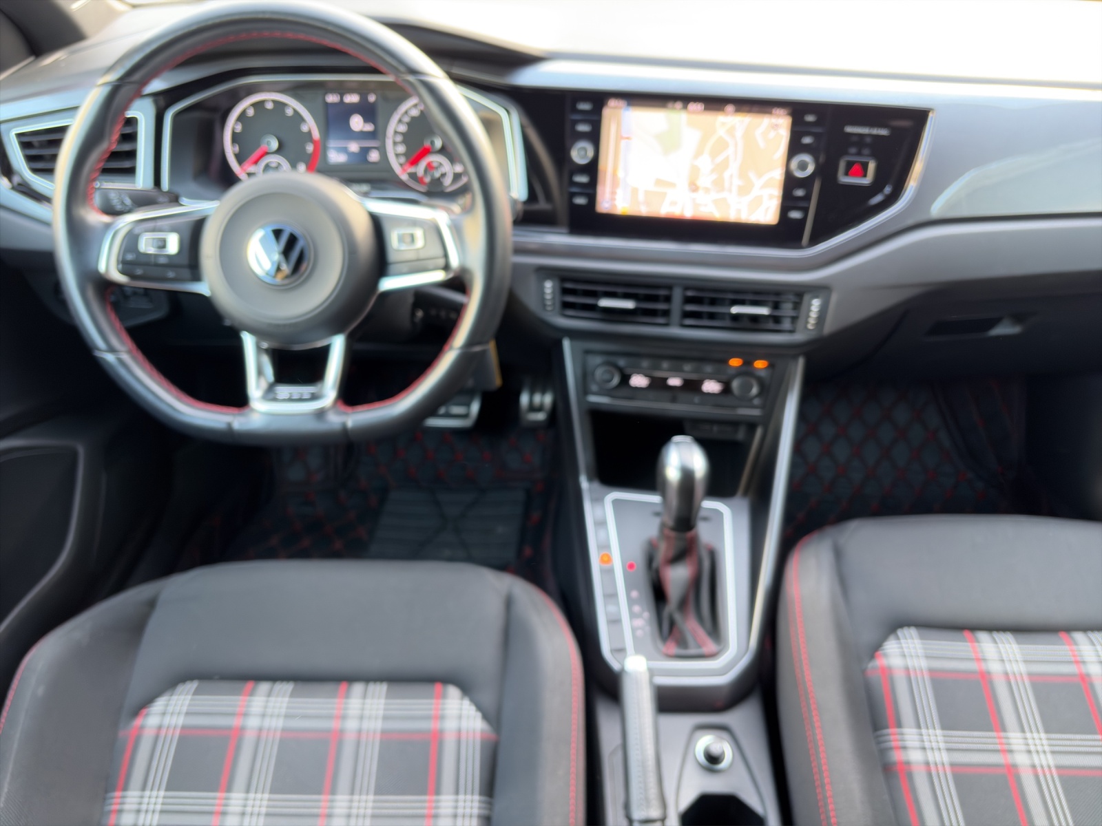 VW Polo 2.0 TSI GTI DSG-image-6