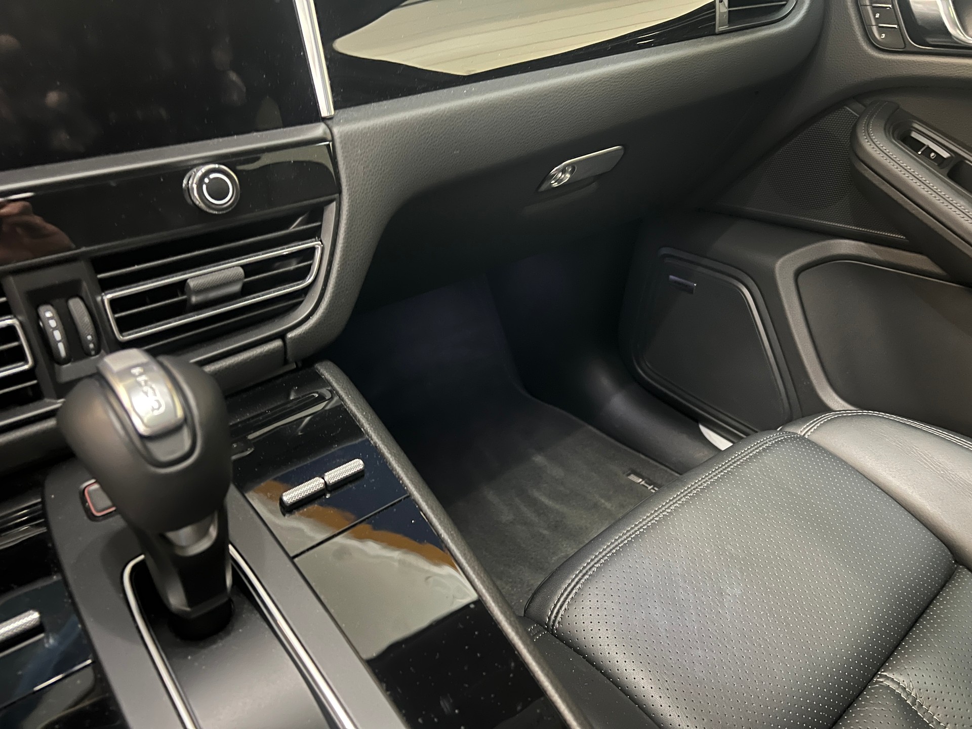 PORSCHE Macan S PDK RINSPEED Edition 1 of 1-image-8