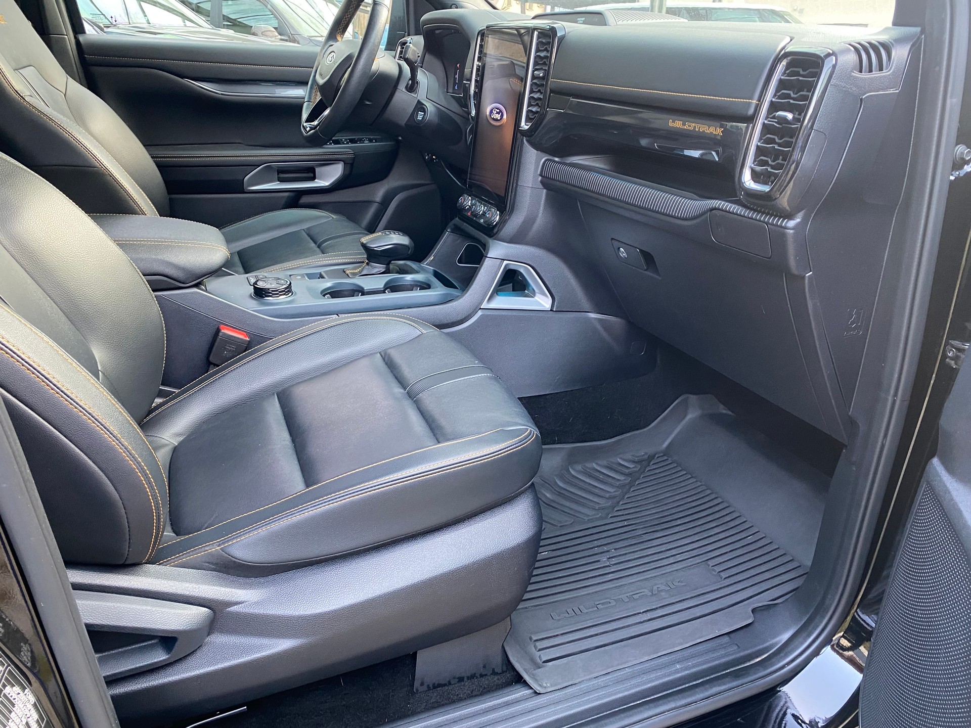 FORD Ranger Wildtrak 3.0 Eco Blue e-4WD Automat-image-4