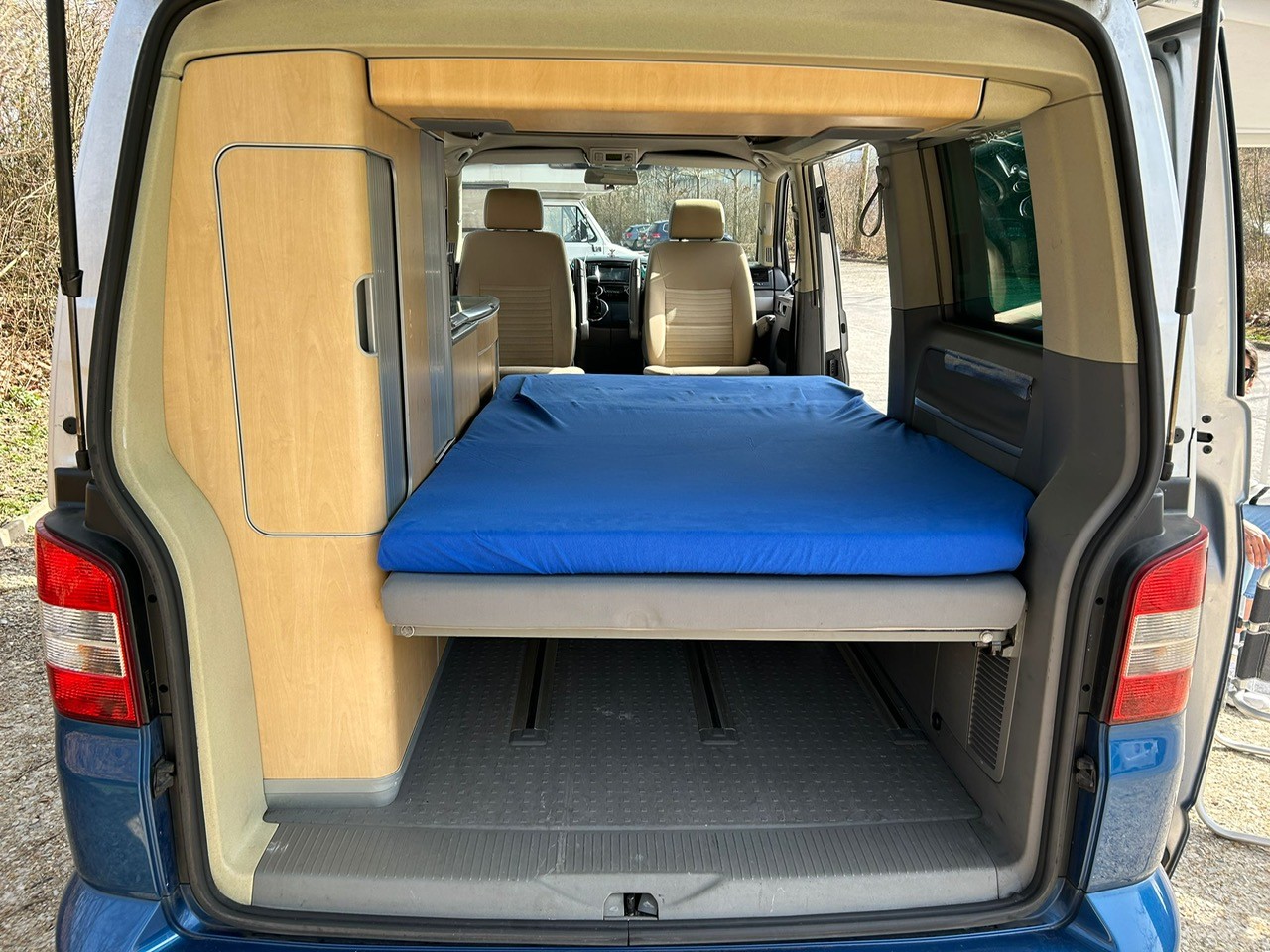 VW T5 Multivan California 2.5TDI-image-10