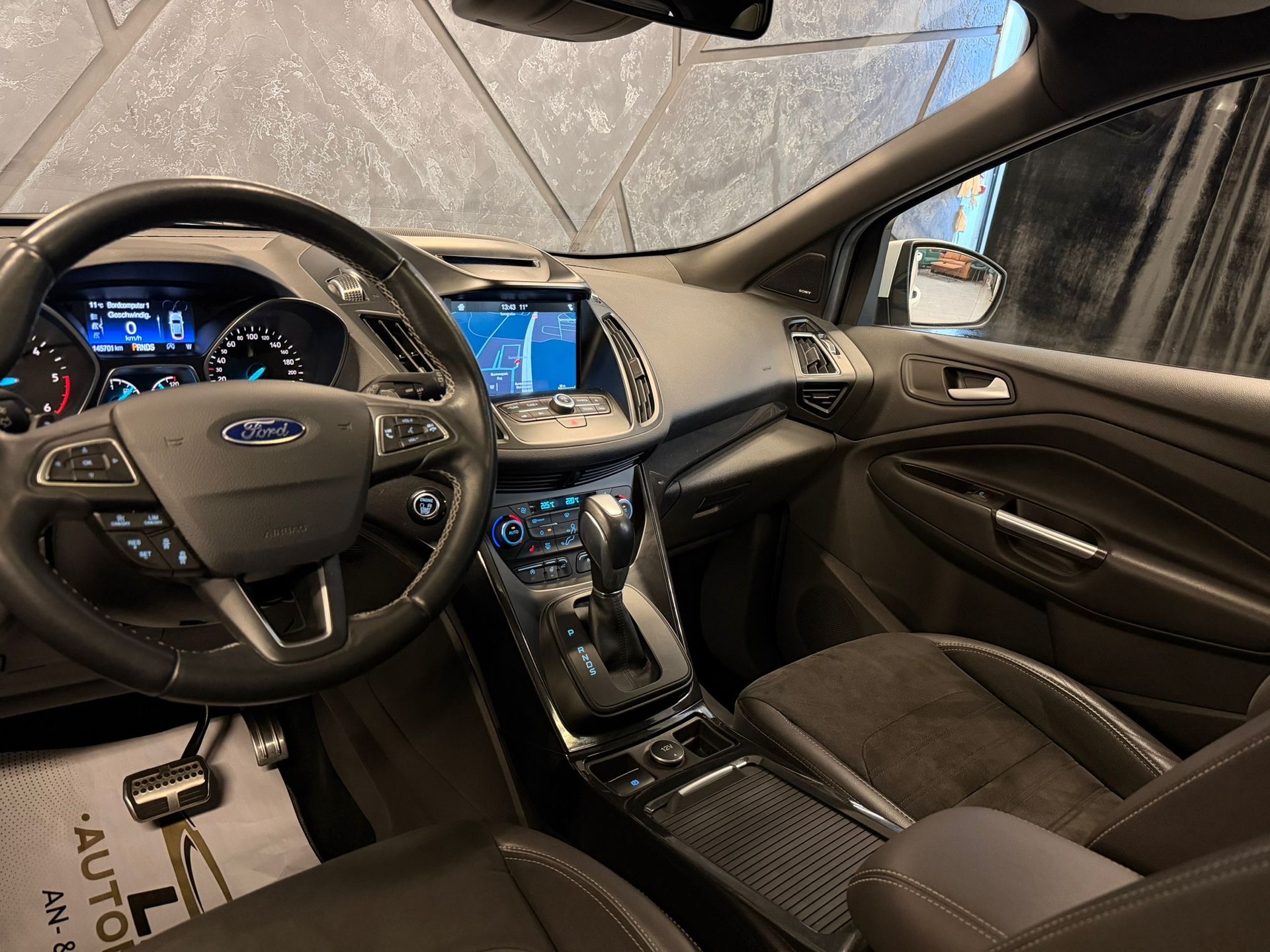 FORD Kuga 2.0 TDCi Carving 4WD PowerShift-image-9