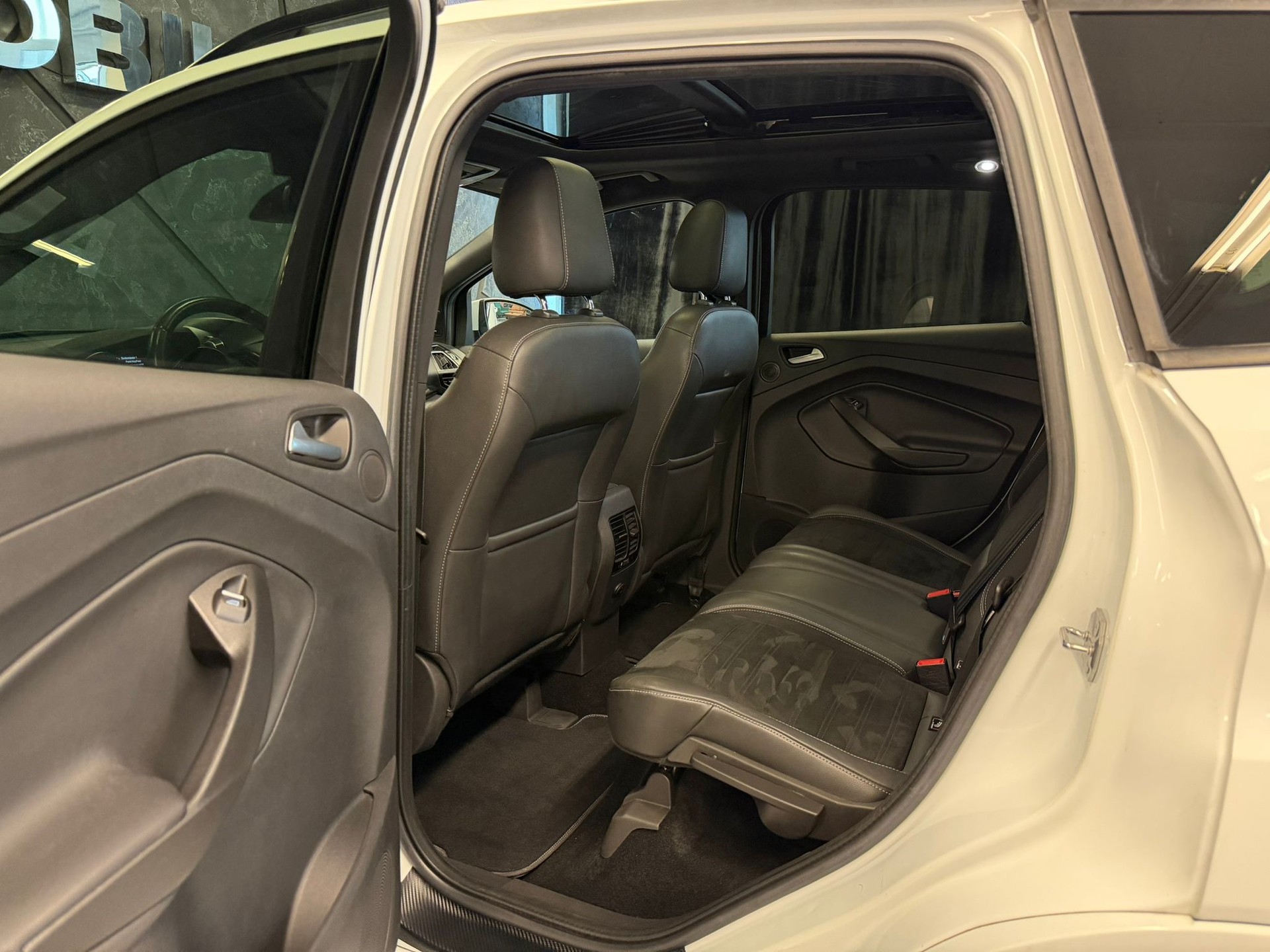 FORD Kuga 2.0 TDCi Carving 4WD PowerShift-image-12