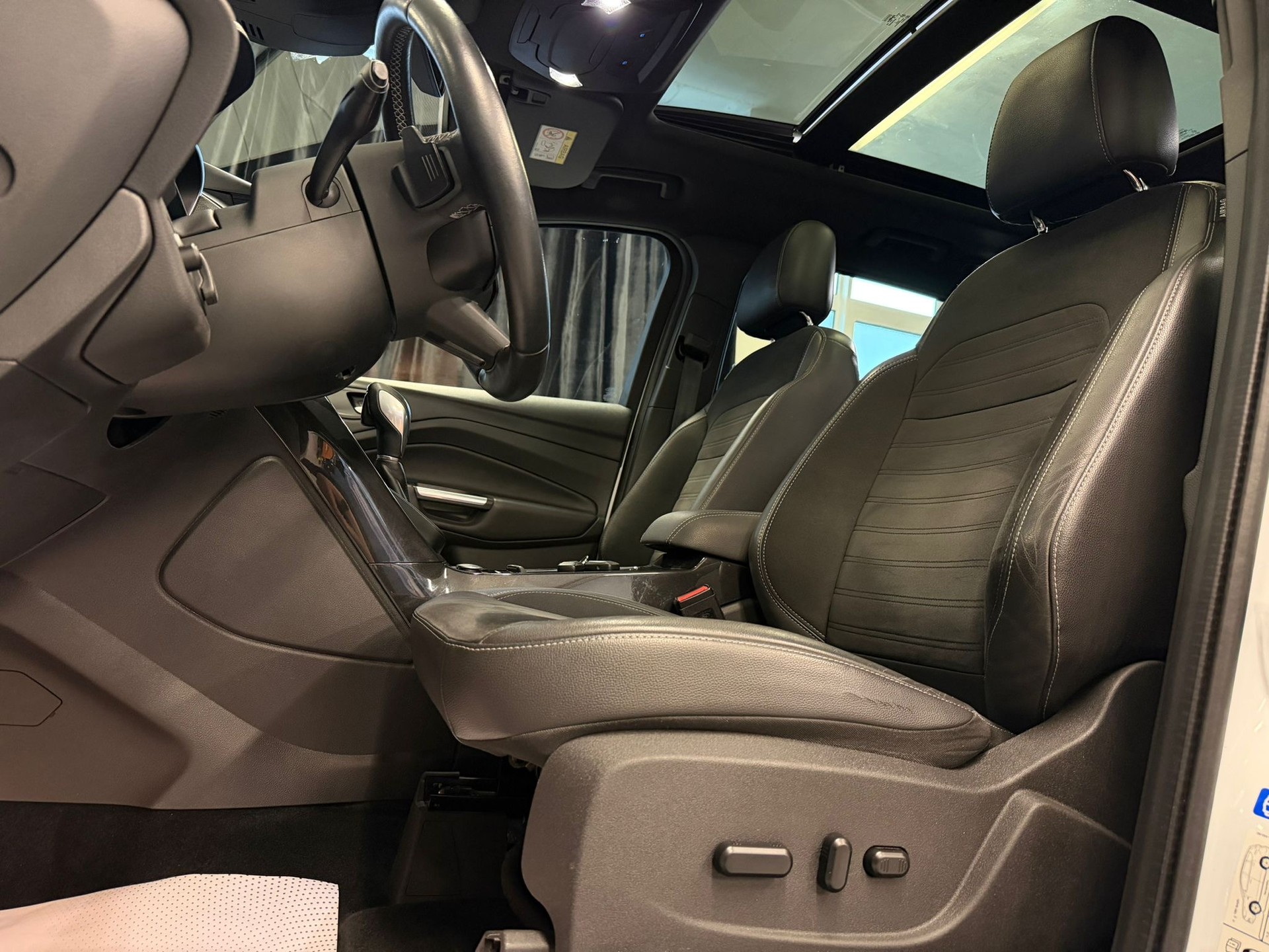 FORD Kuga 2.0 TDCi Carving 4WD PowerShift-image-10