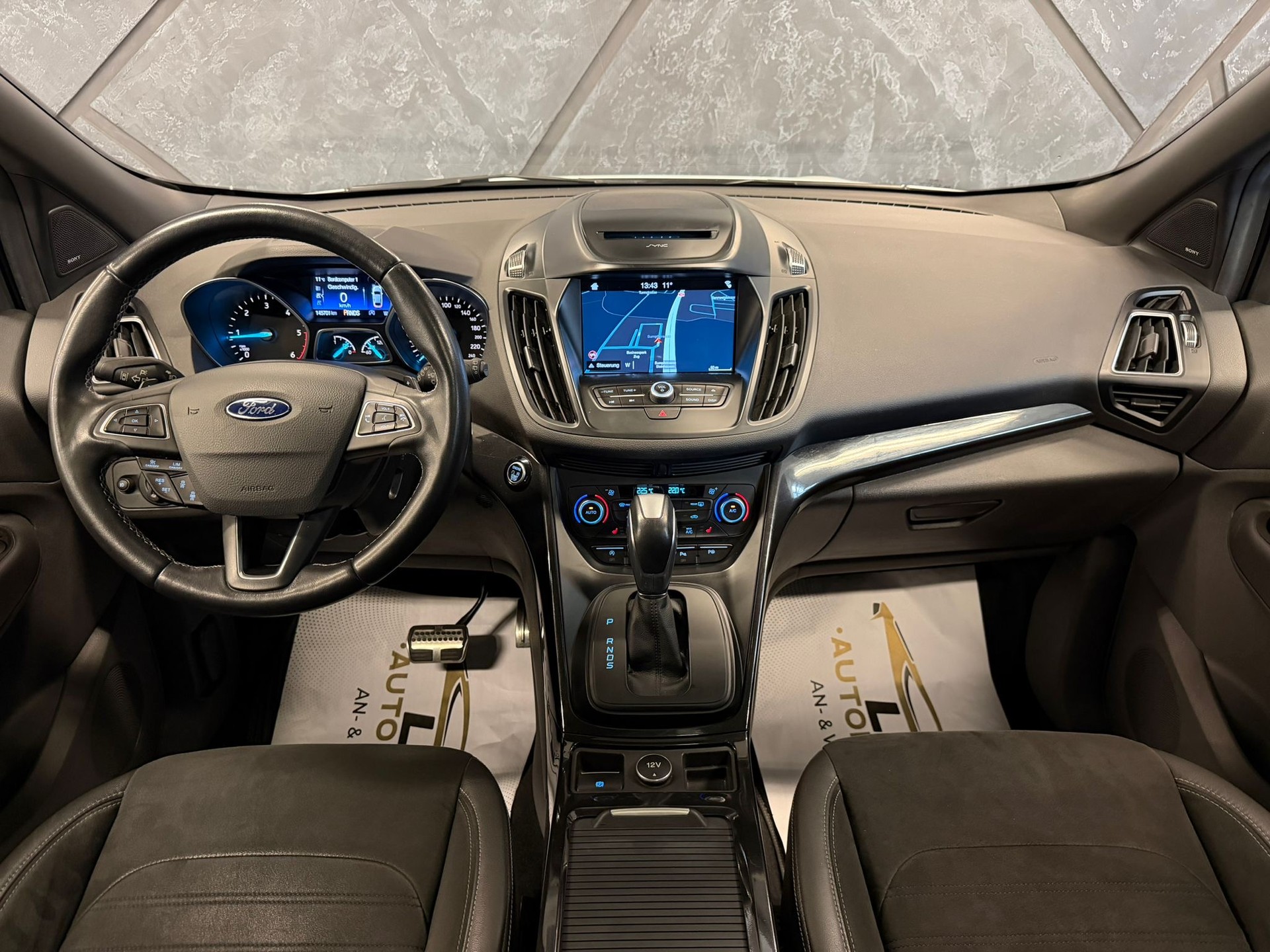 FORD Kuga 2.0 TDCi Carving 4WD PowerShift-image-8