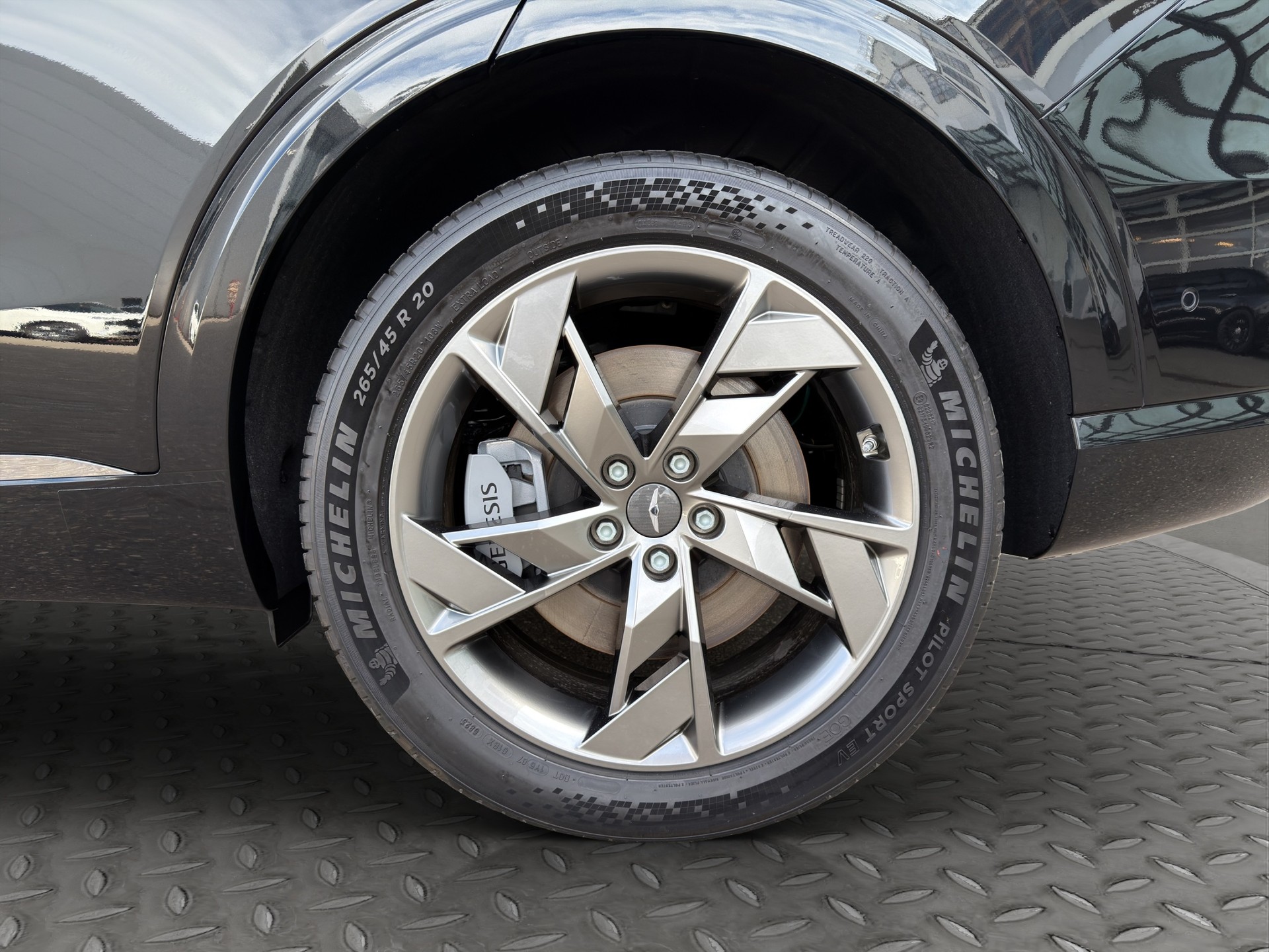 GENESIS GV70 Dual Motor Sport AWD-image-5