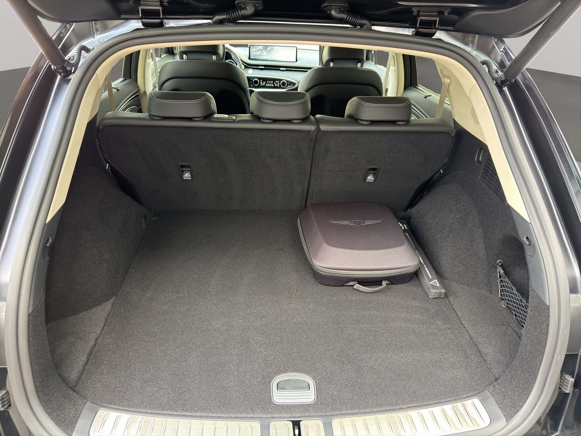 GENESIS GV70 Dual Motor Sport AWD-image-13
